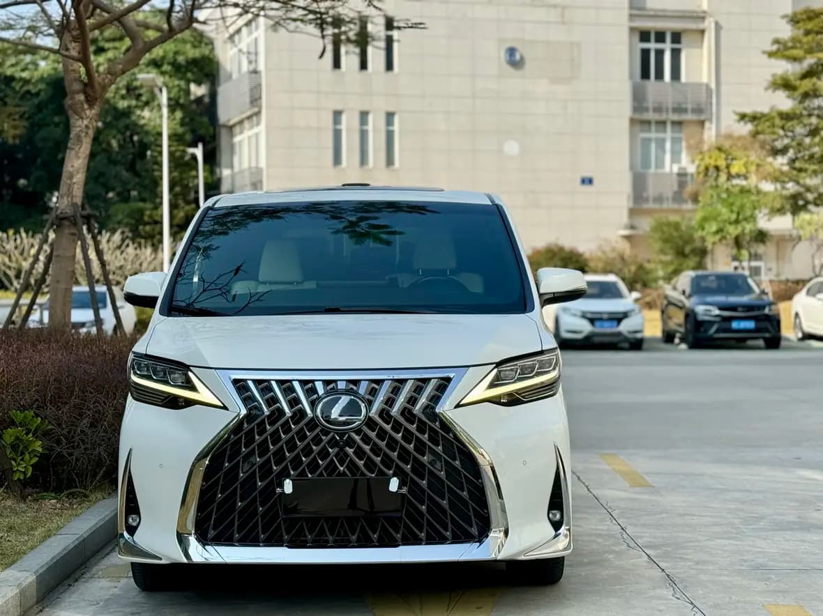 Lexus LM 2021 г. 153084 км. — фото 2