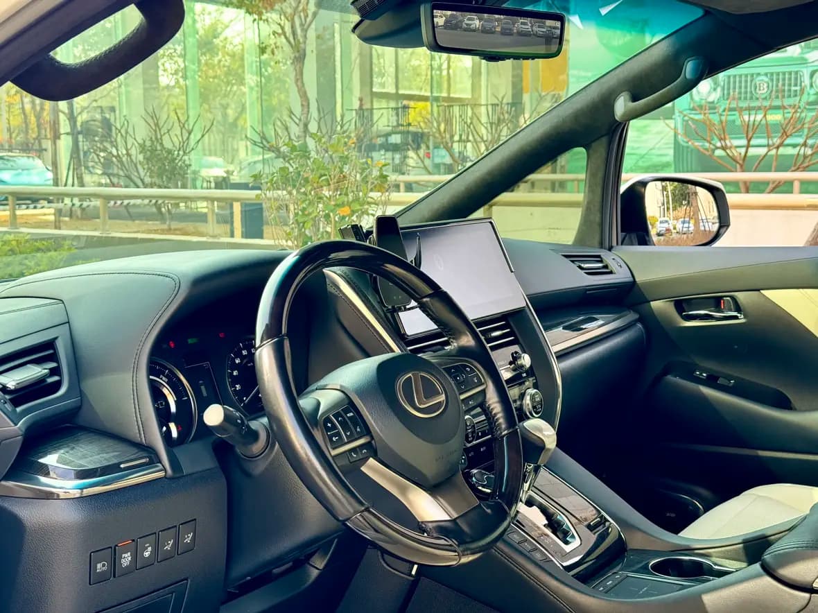 Lexus LM 2021 г. 153084 км. — фото 7
