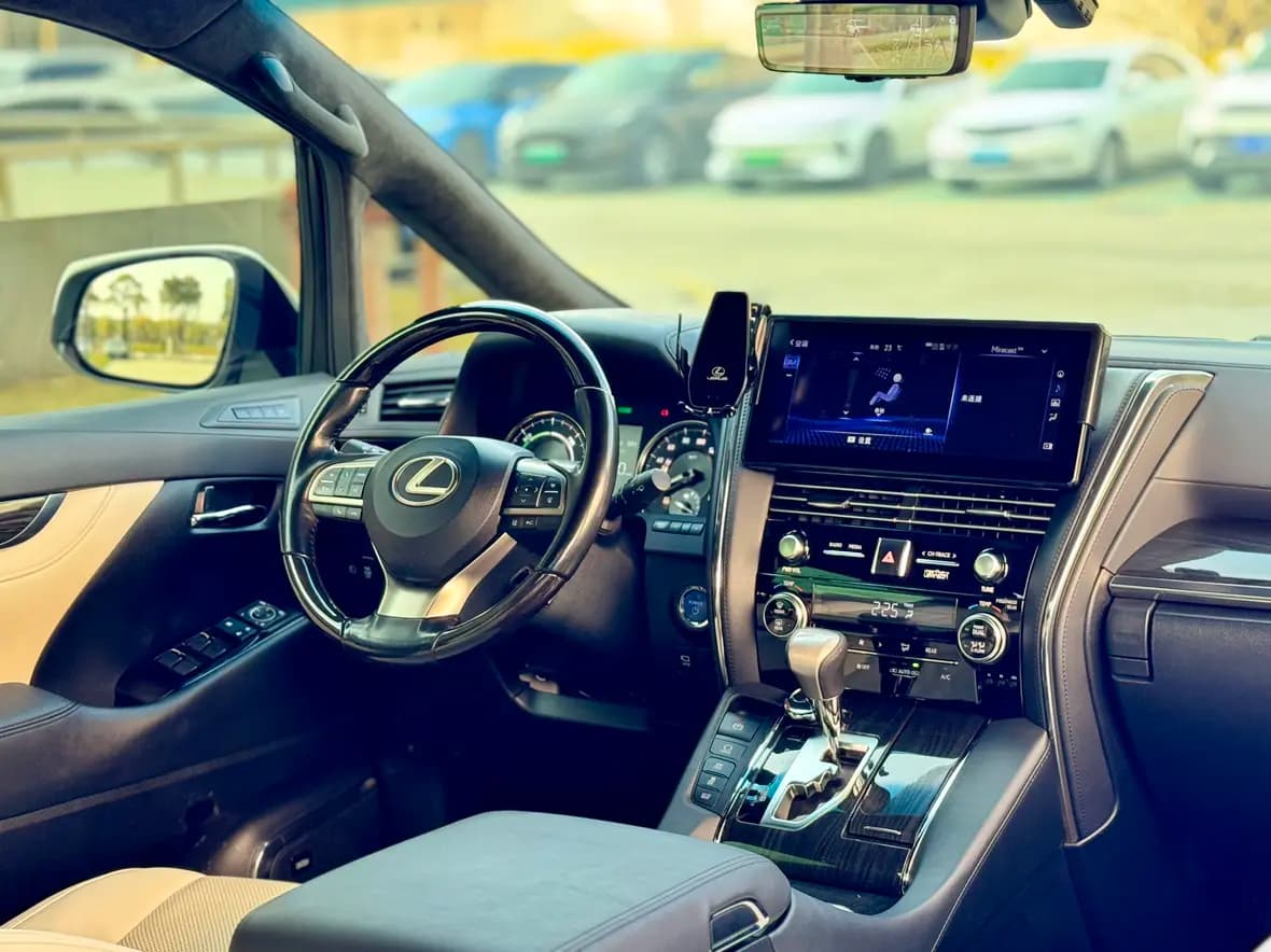 Lexus LM 2021 г. 153084 км. — фото 10