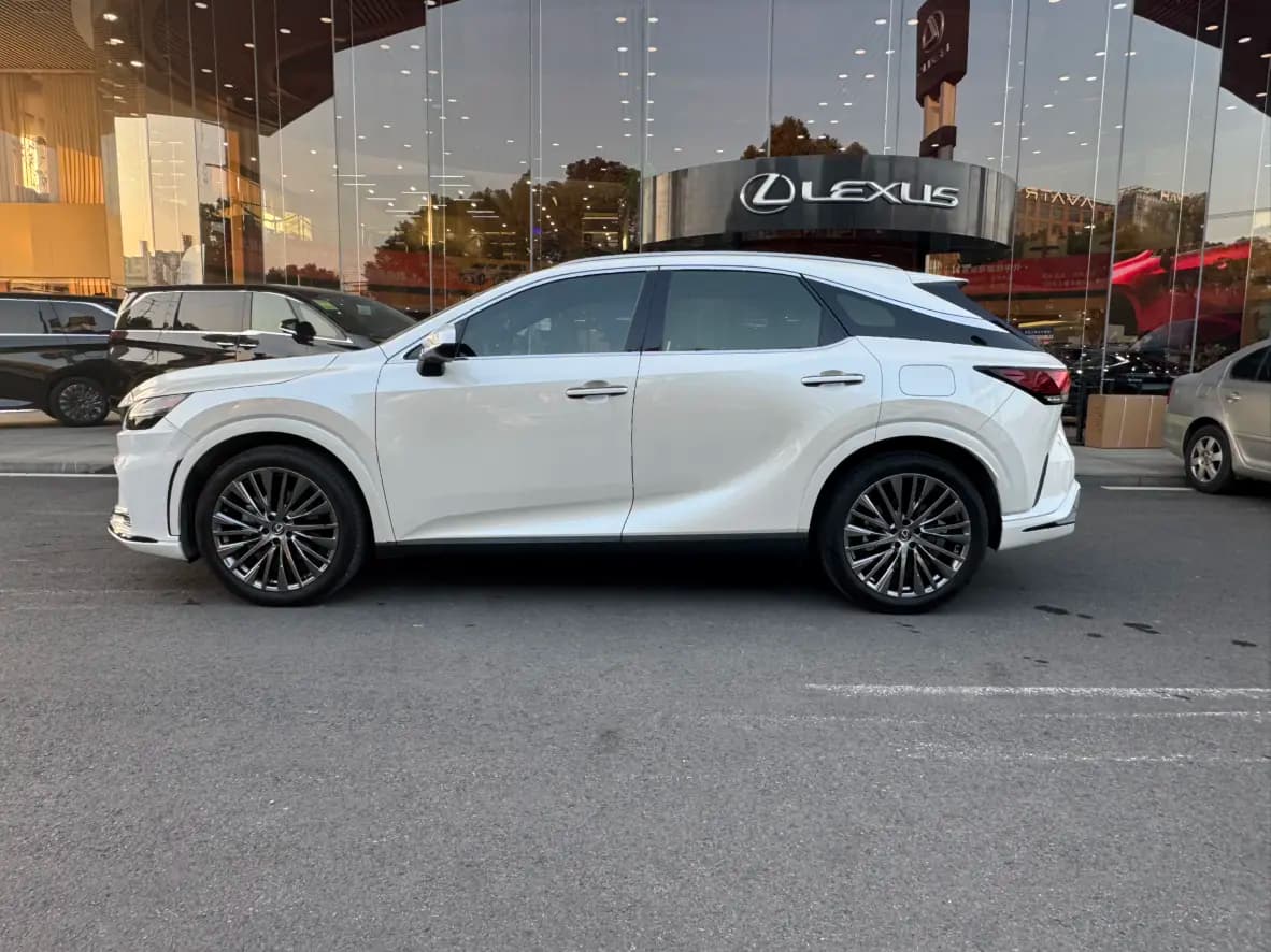 Lexus RX 2024 г. 29058 км. — фото 3