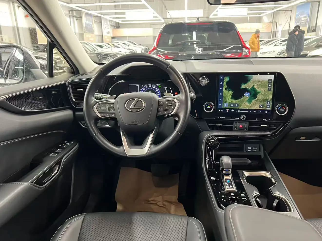Lexus NX PHEV 2023 г. 45005 км. — фото 13