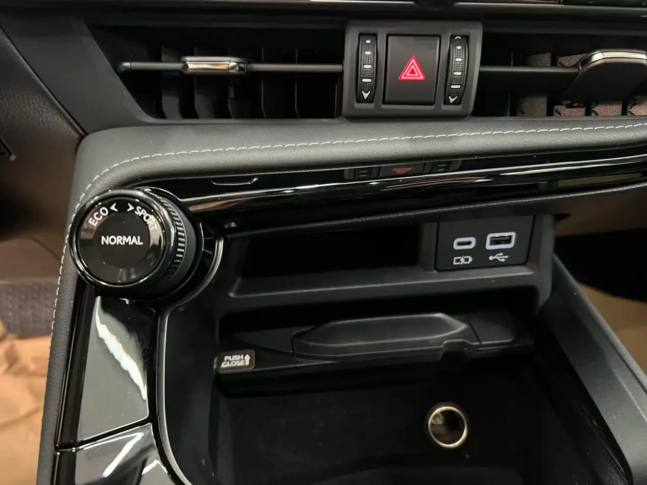 Lexus NX PHEV 2023 г. 45005 км. — фото 6