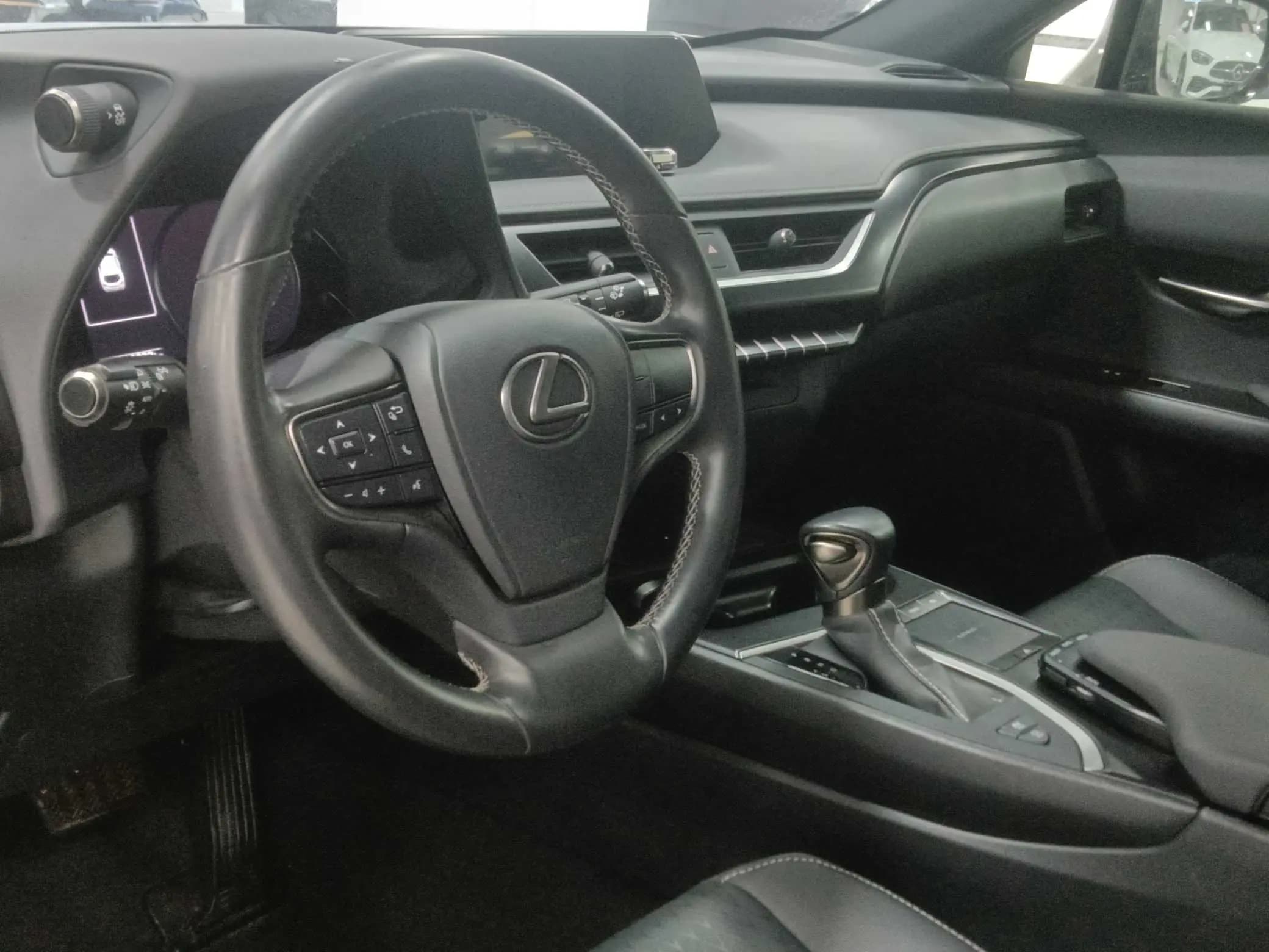 Lexus UX 2021 г. 18119 км. — фото 7