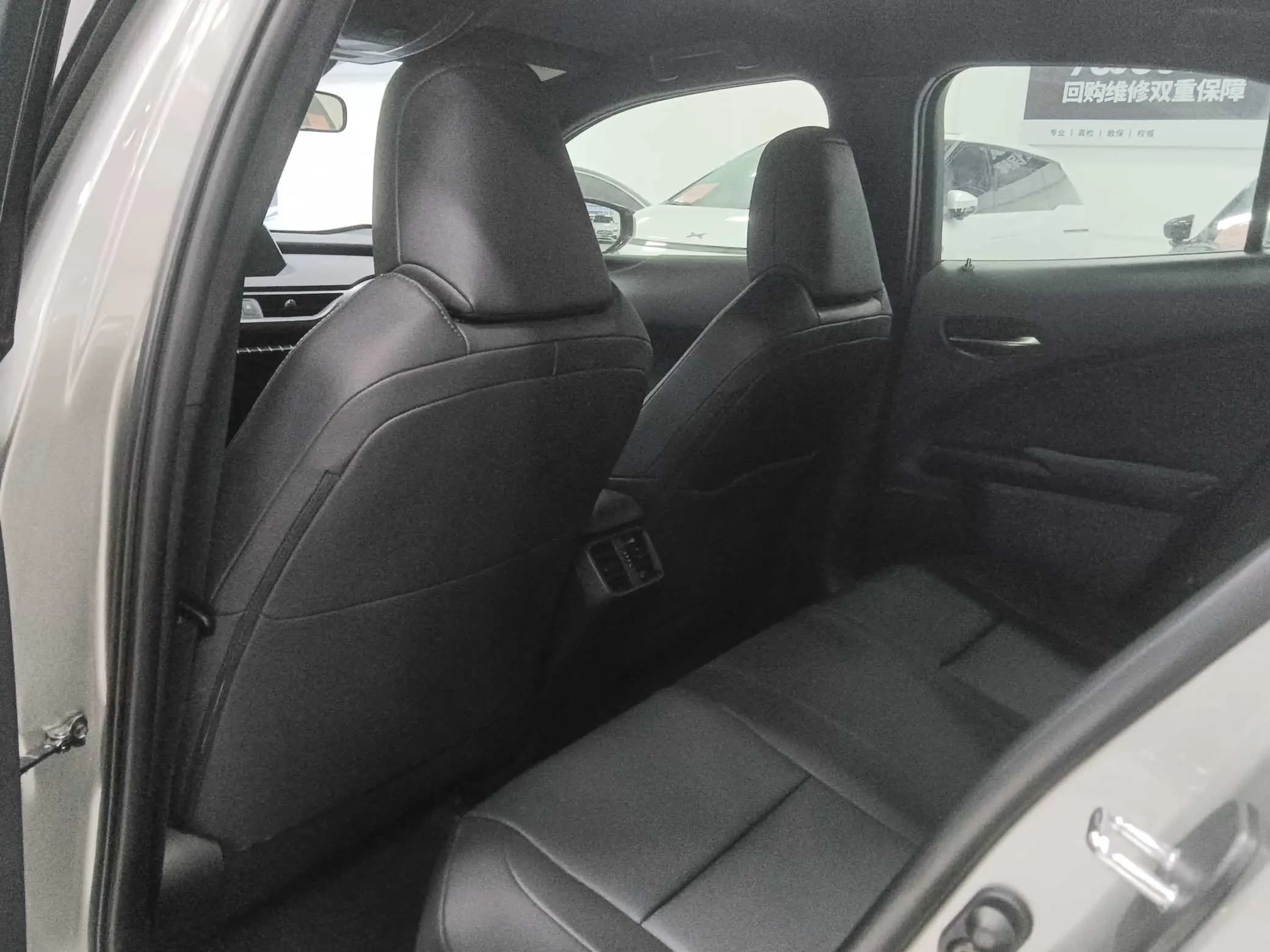 Lexus UX 2021 г. 18119 км. — фото 9