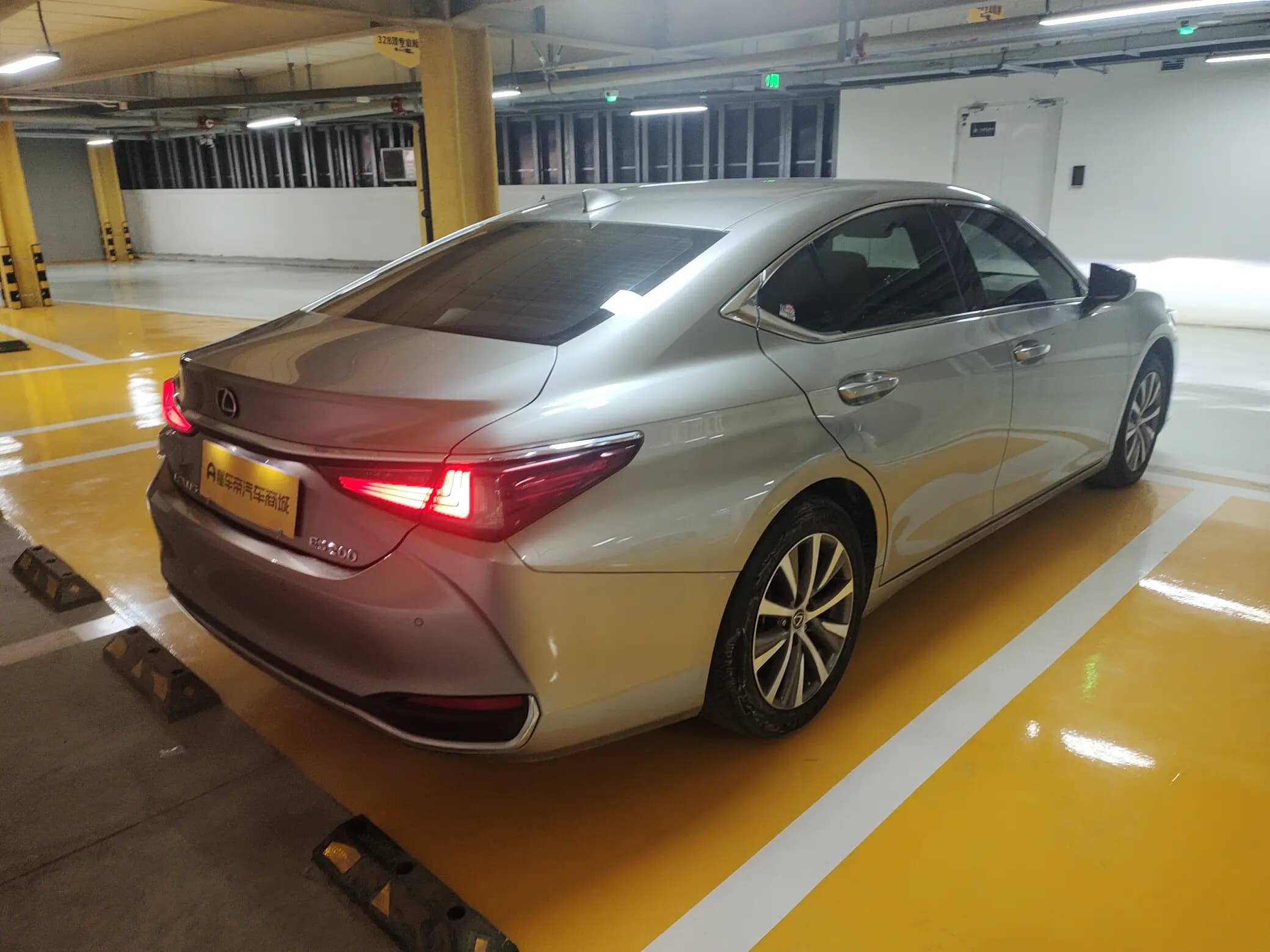 Lexus ES 2021 г. 77023 км. — фото 4