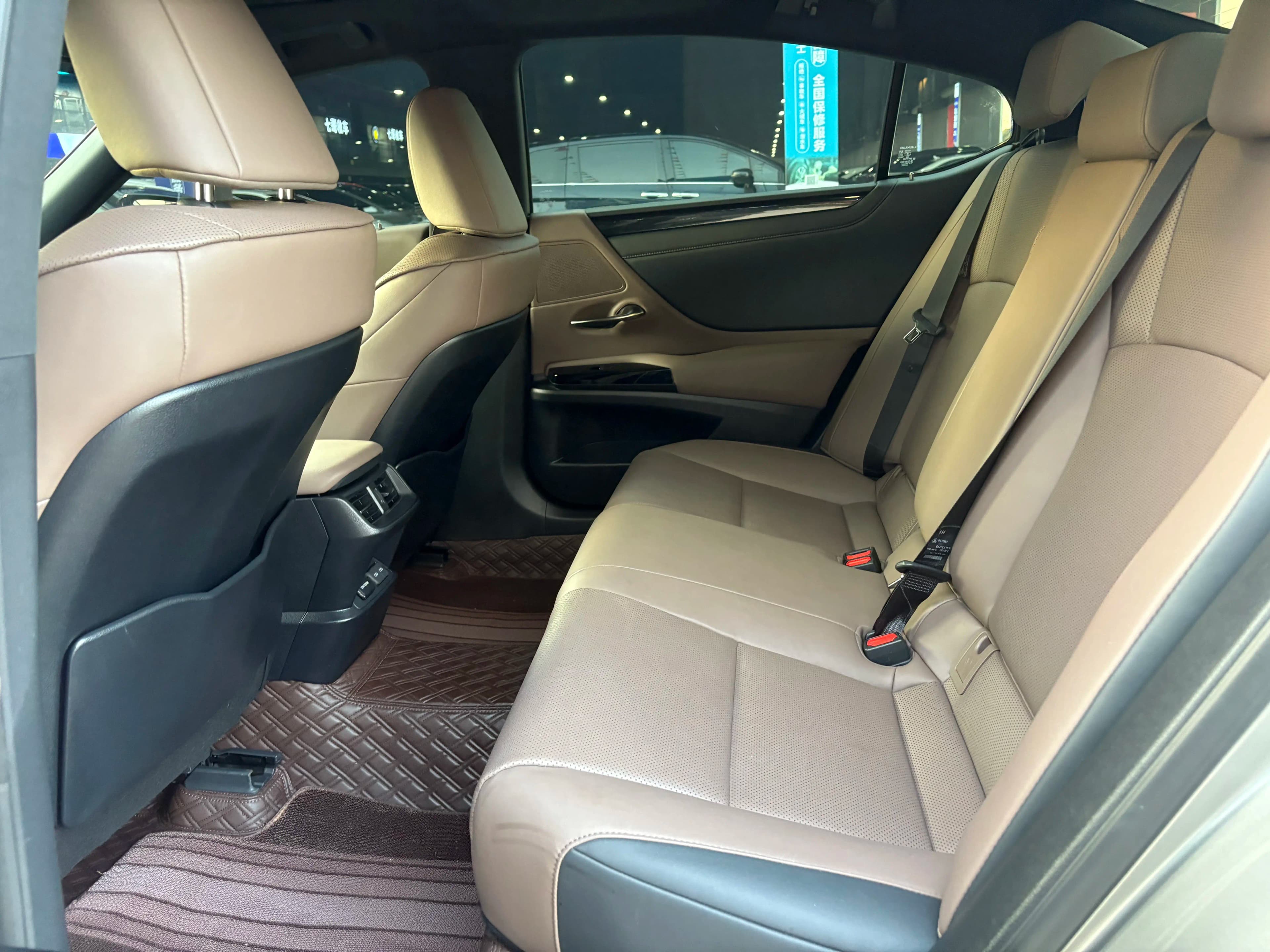 Lexus ES 2024 г. 12024 км. — фото 13