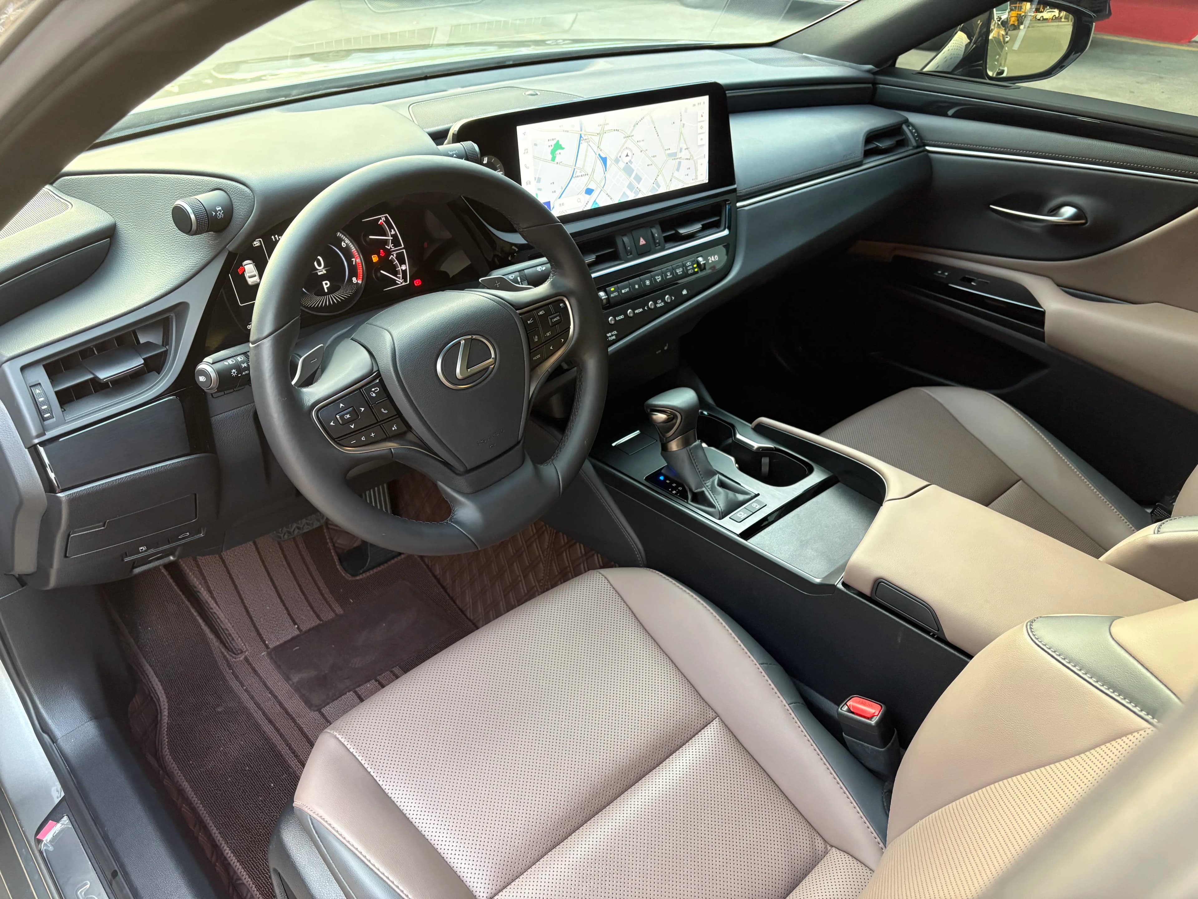 Lexus ES 2024 г. 12024 км. — фото 5