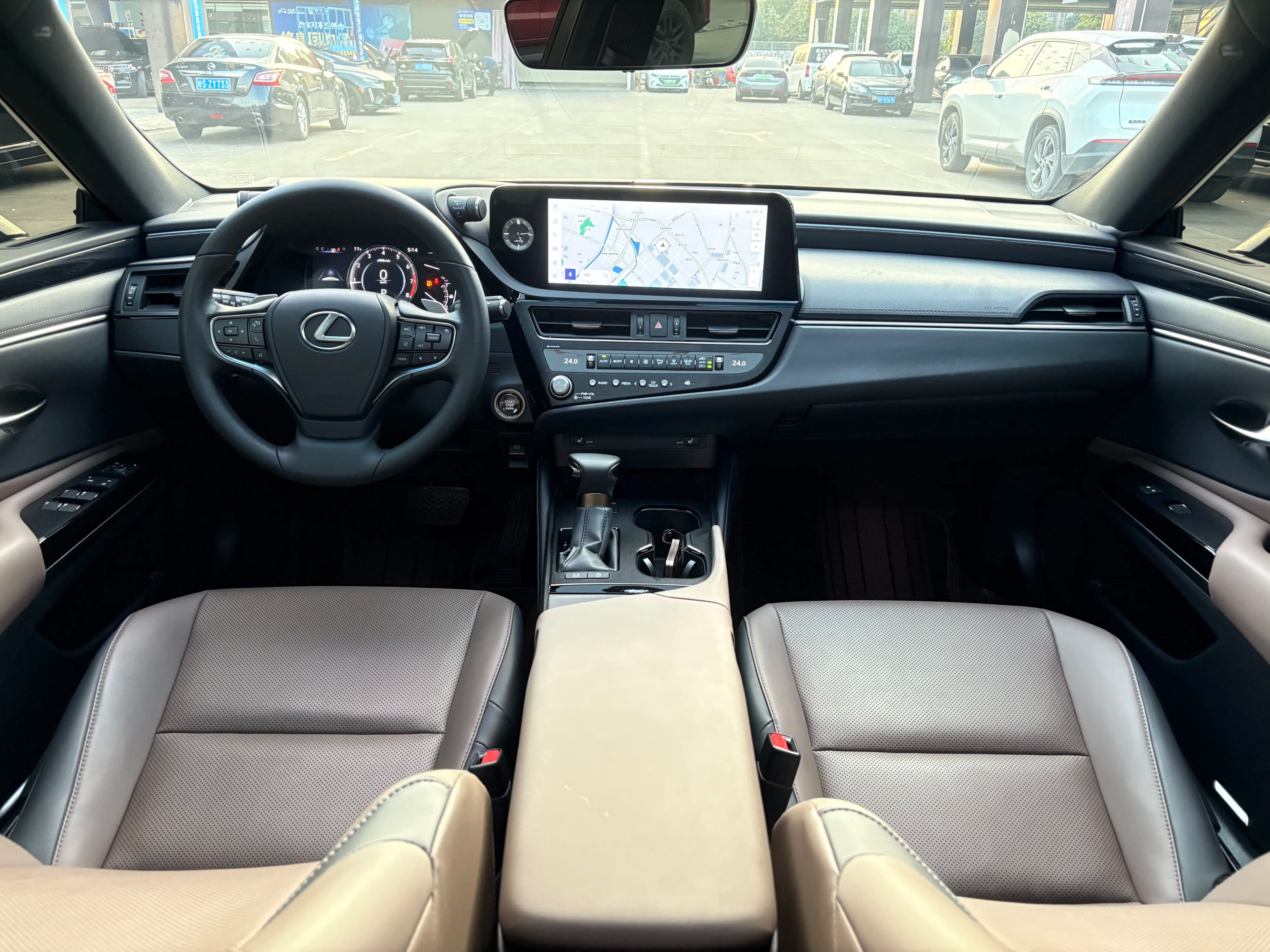 Lexus ES 2024 г. 12024 км. — фото 7