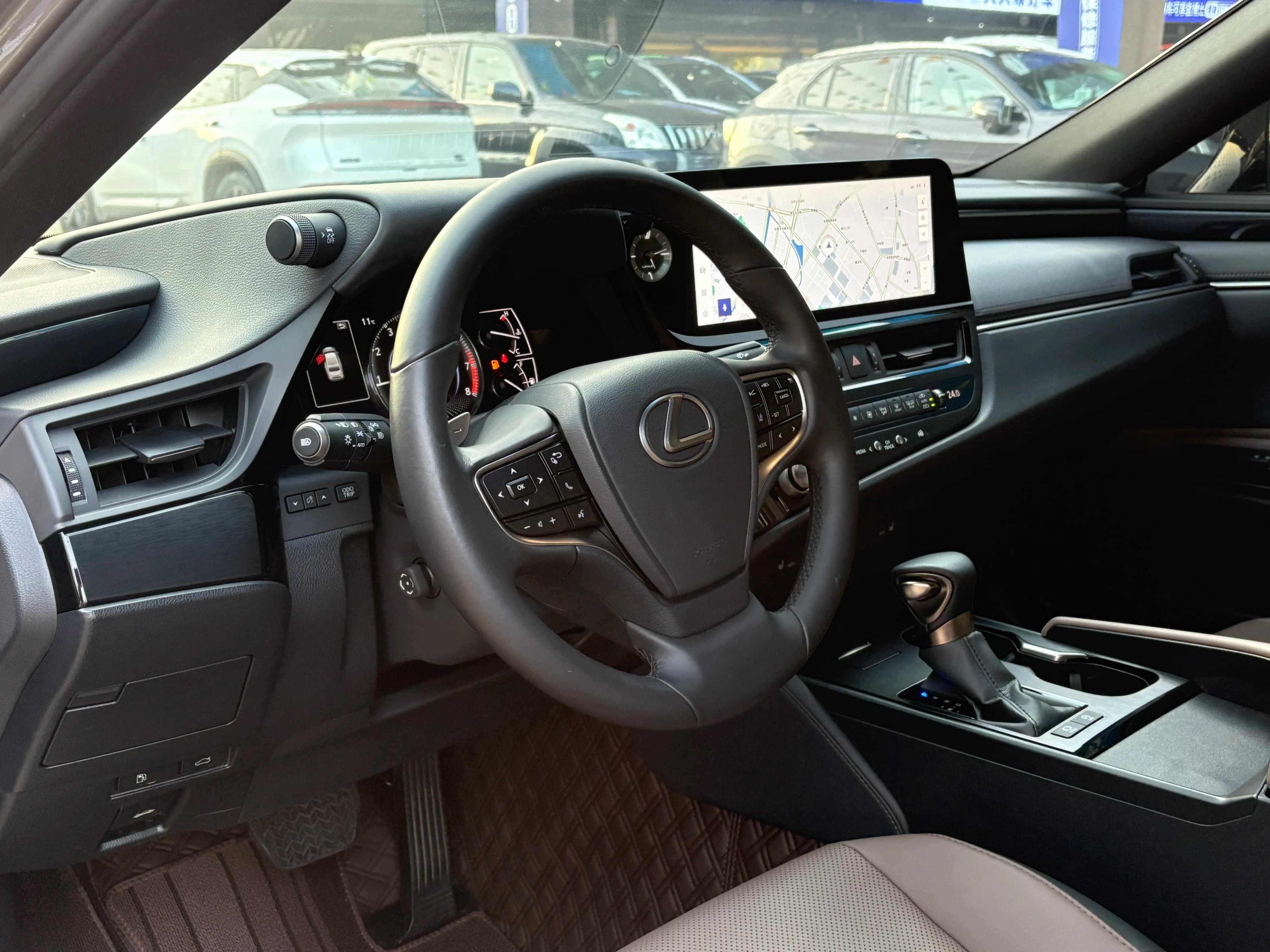 Lexus ES 2024 г. 12024 км. — фото 8