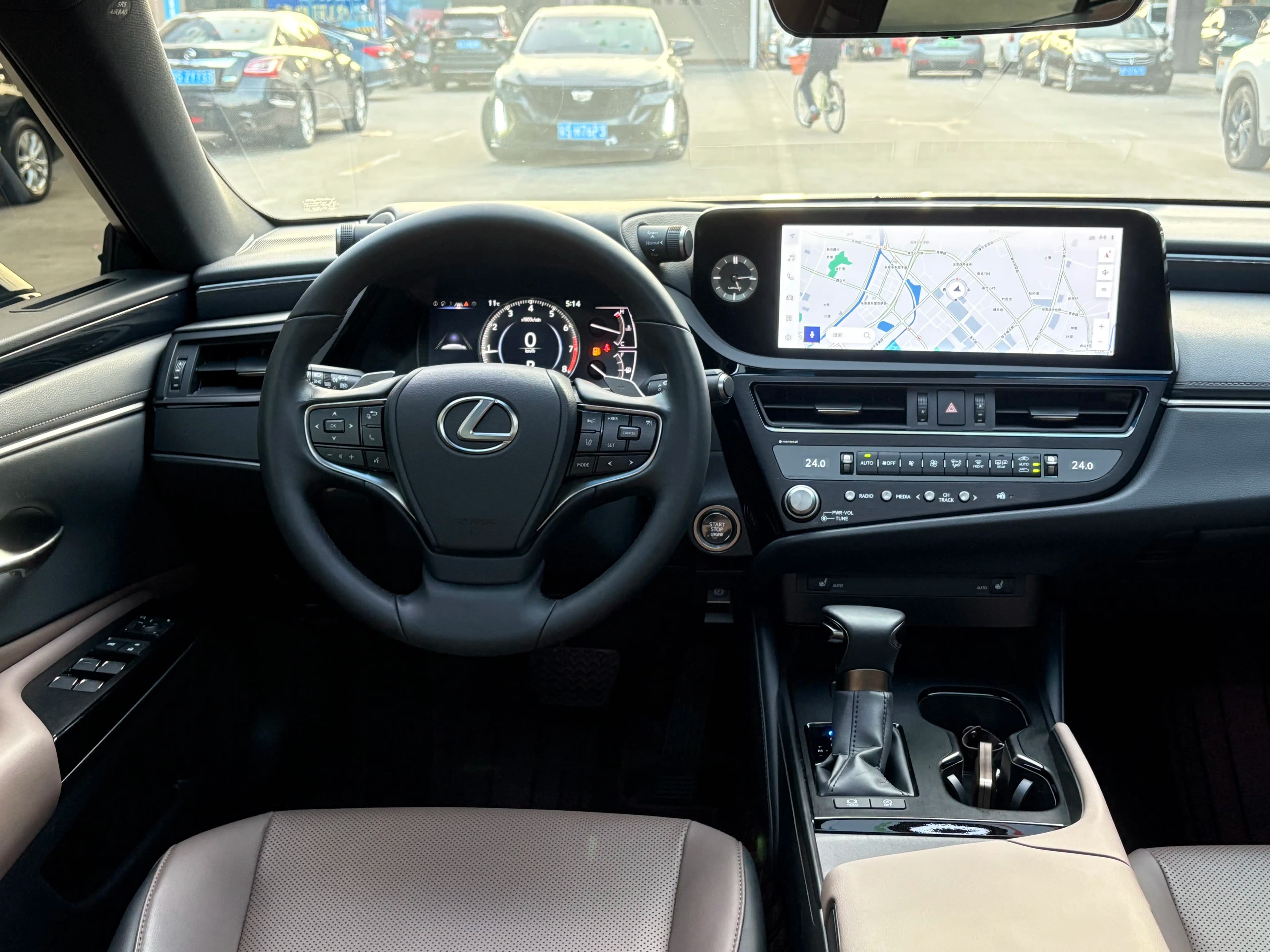 Lexus ES 2024 г. 12024 км. — фото 10