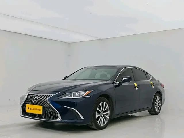 Lexus ES 2021 г. 67625 км.