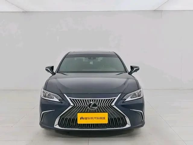 Lexus ES 2021 г. 67625 км. — фото 2