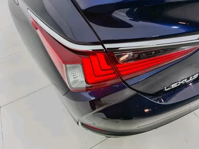 Lexus ES 2021 г. 67625 км. — фото 7