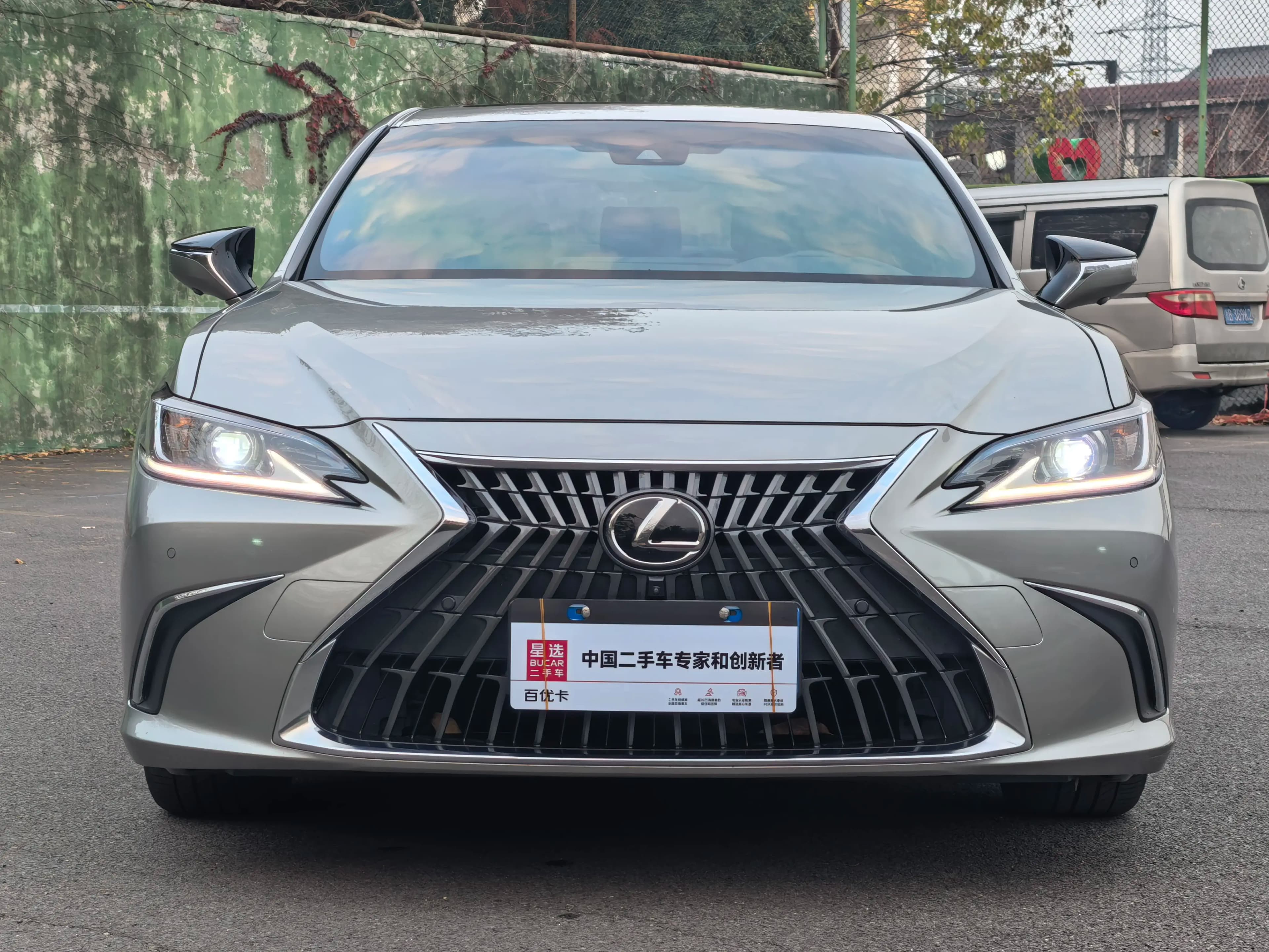 Lexus ES 2023 г. 43526 км. — фото 2