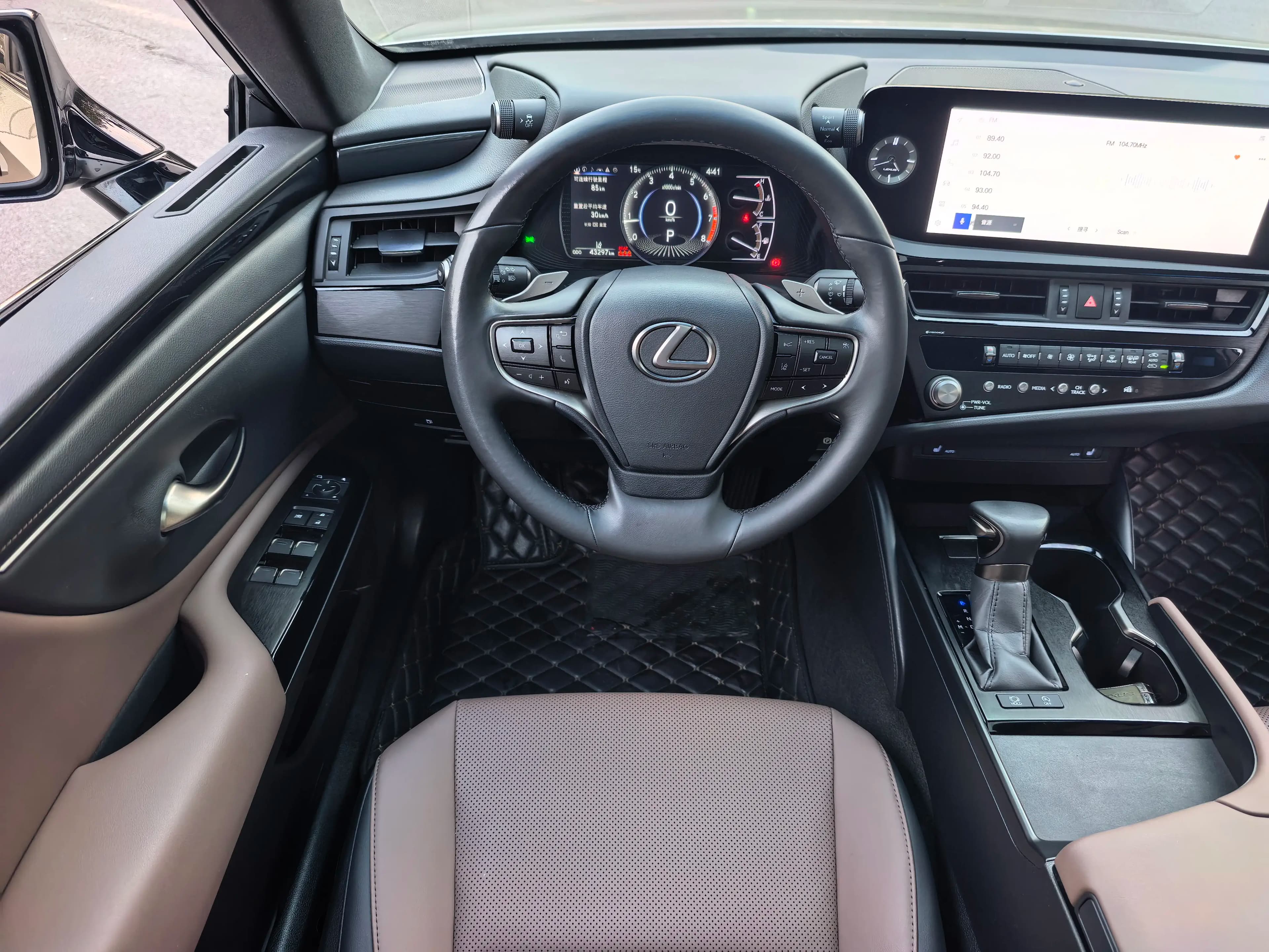 Lexus ES 2023 г. 43526 км. — фото 16