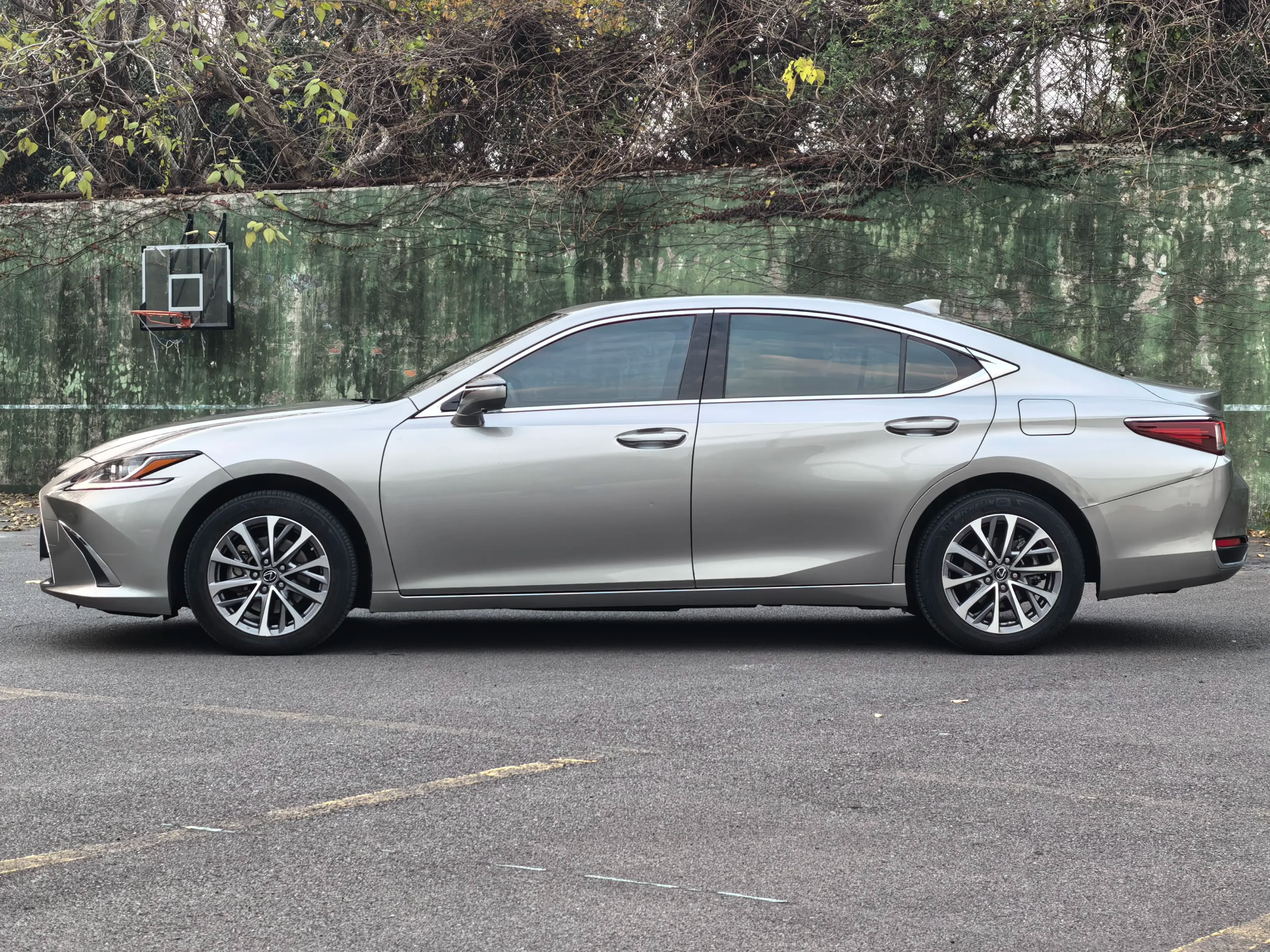 Lexus ES 2023 г. 43526 км. — фото 3