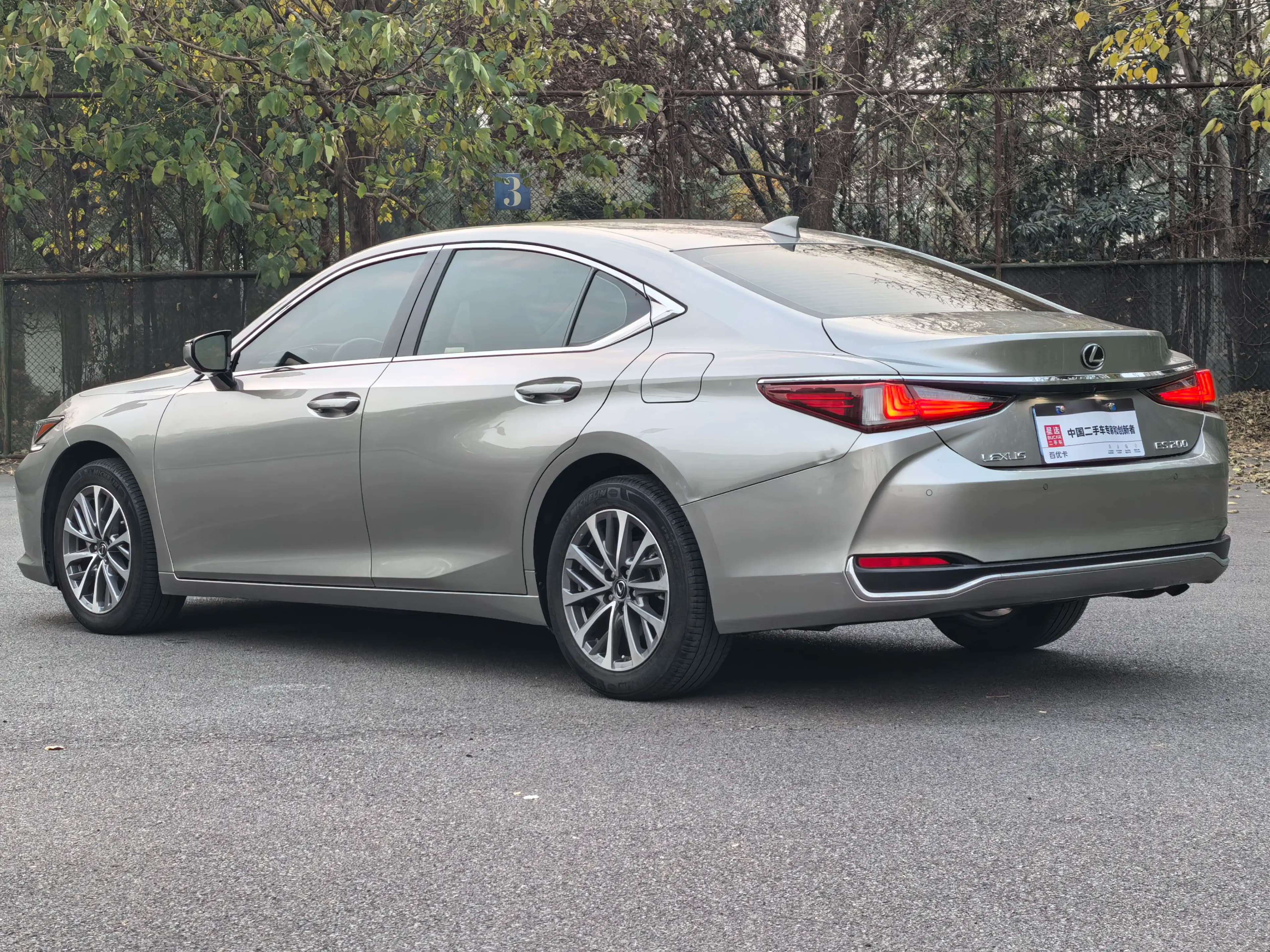 Lexus ES 2023 г. 43526 км. — фото 4
