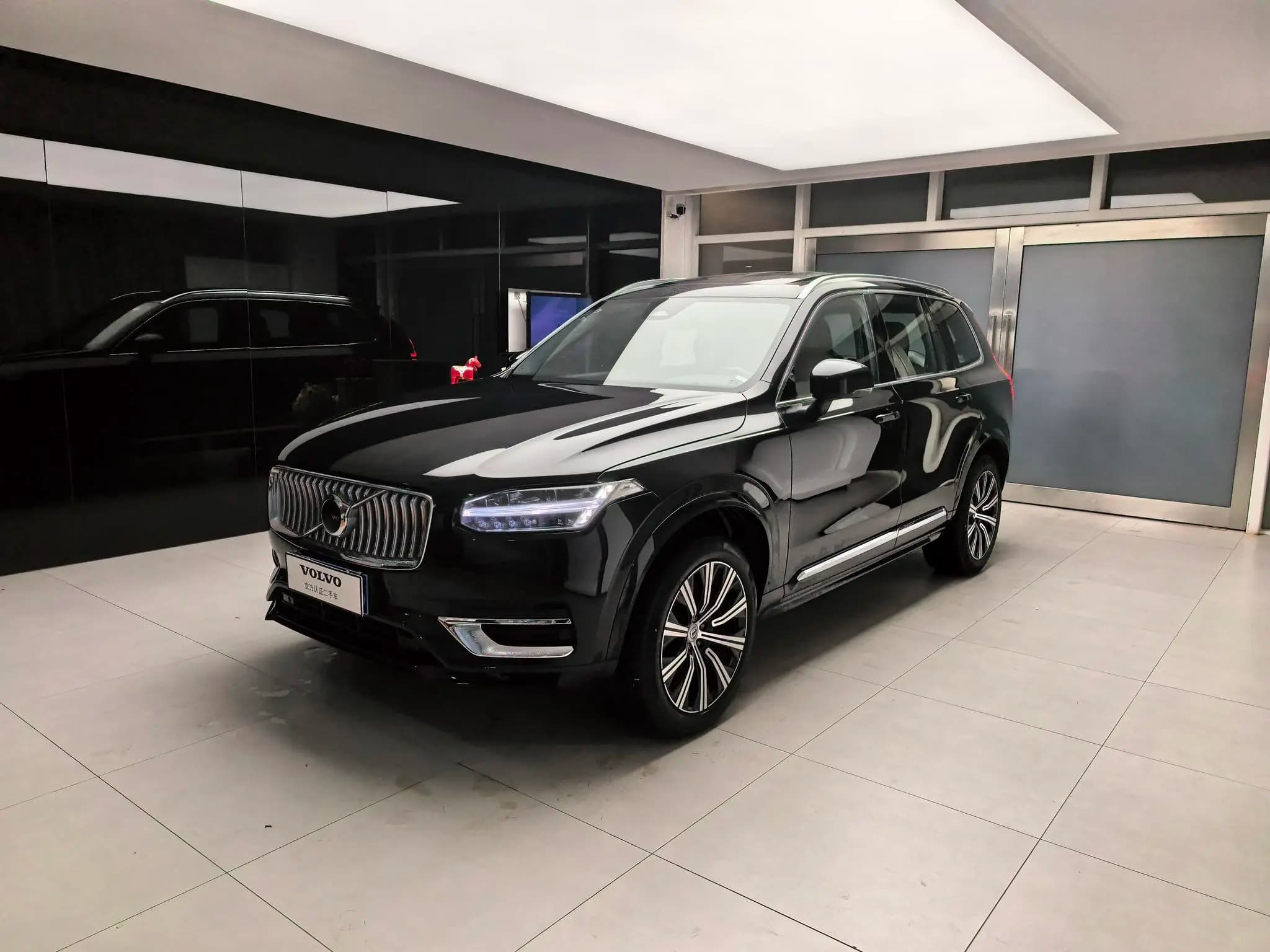 Volvo XC90 2024 г. 25086 км.
