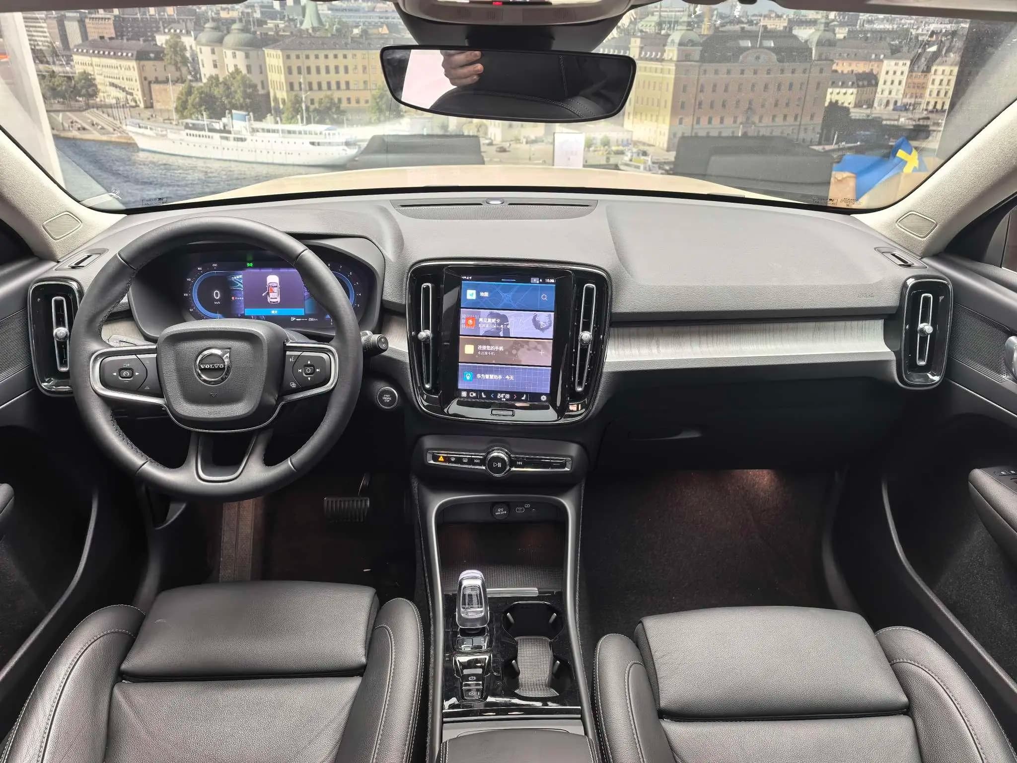Volvo XC40 2024 г. 5059 км. — фото 8