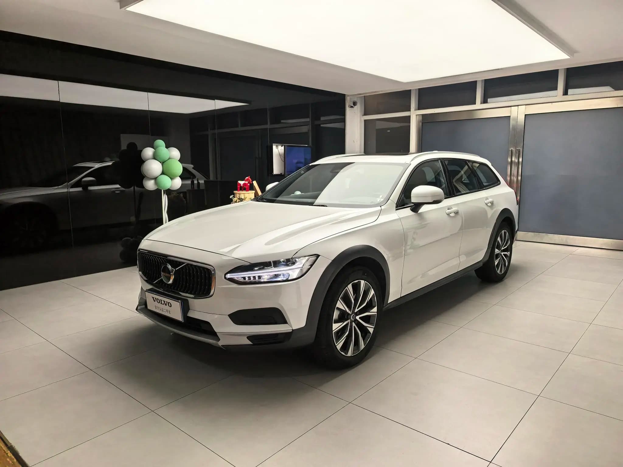 Volvo V90 2025 г. 10057 км.