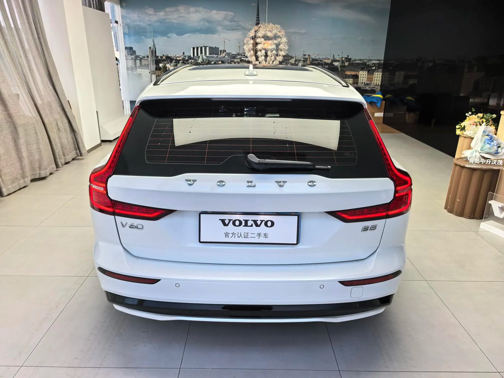 Volvo V60 2022 г. 48087 км. — фото 5