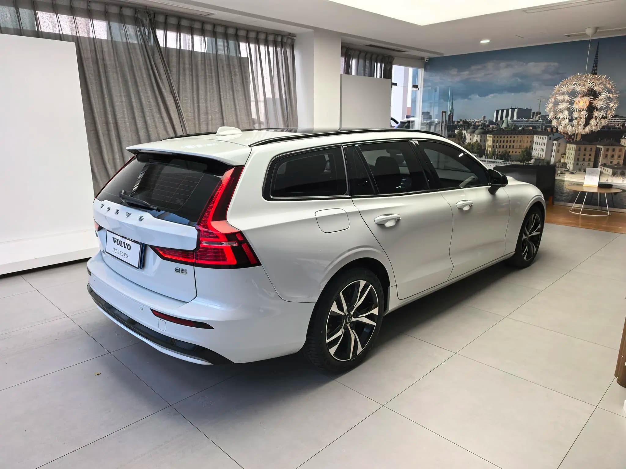 Volvo V60 2022 г. 48087 км. — фото 6