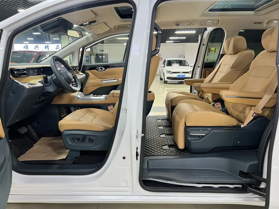GAC Trumpchi E8 PHEV 2024 г. 26026 км. — фото 23