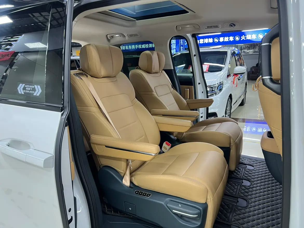 GAC Trumpchi E8 PHEV 2024 г. 26026 км. — фото 24