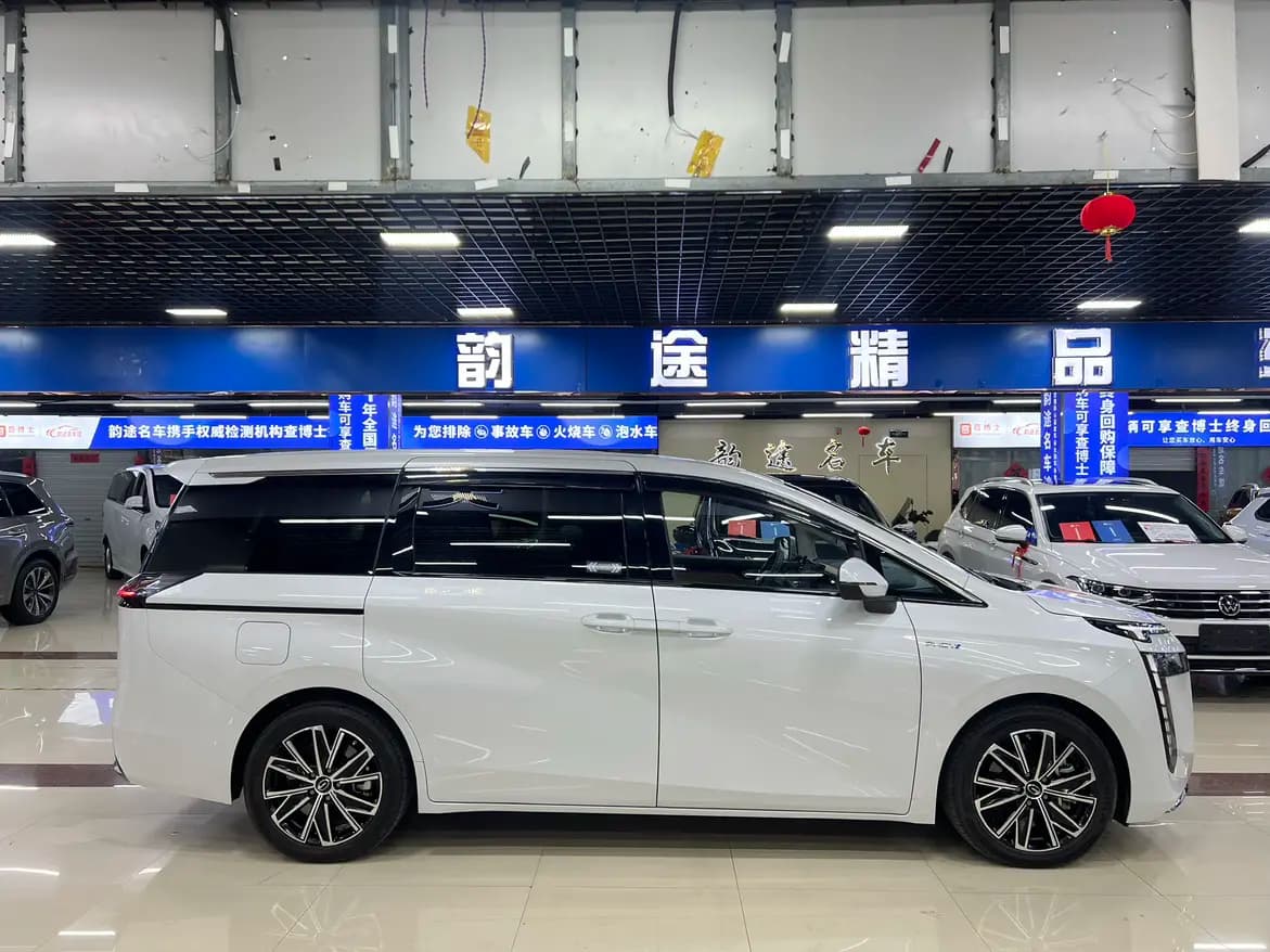 GAC Trumpchi E8 PHEV 2024 г. 26026 км. — фото 6
