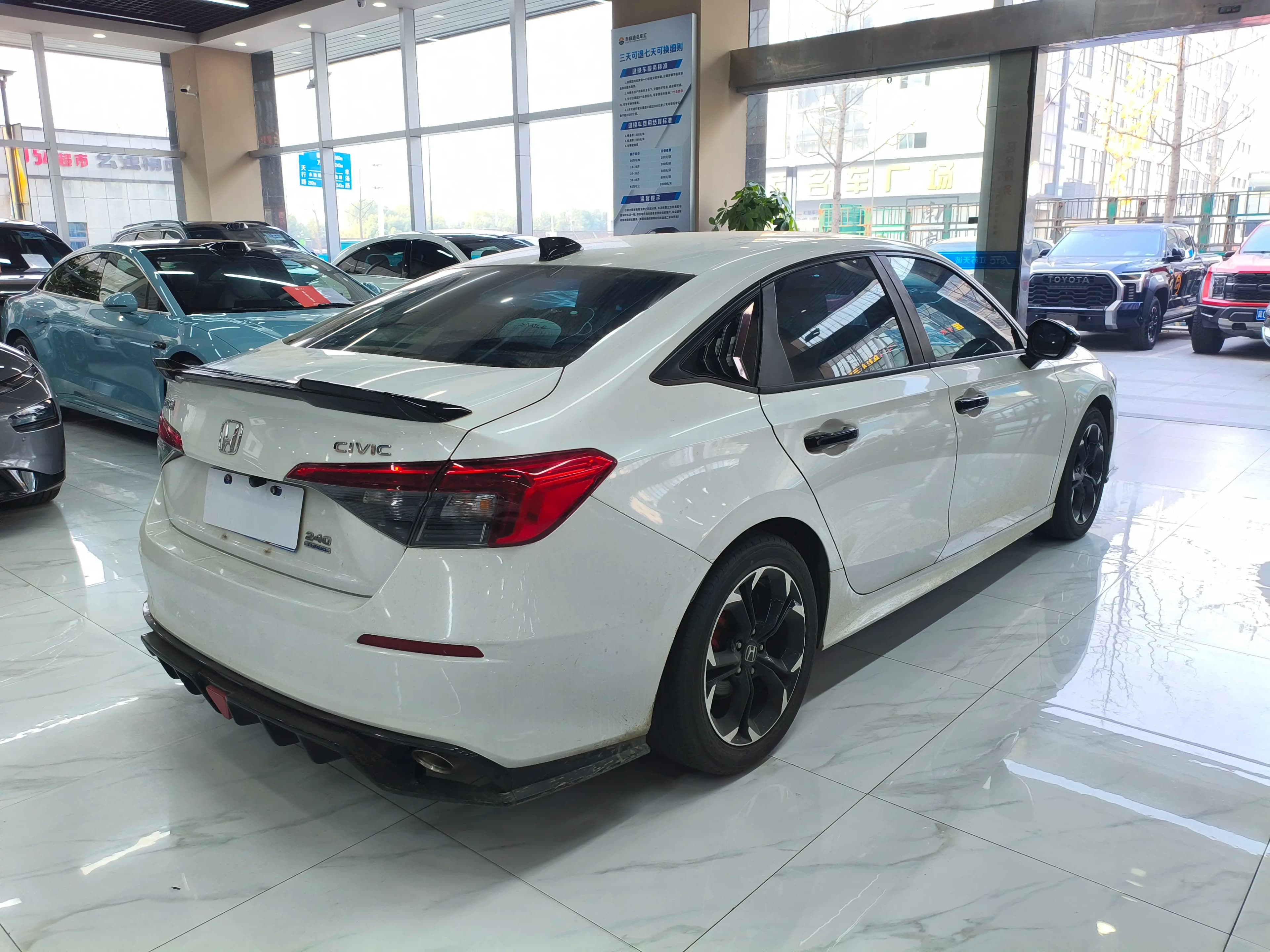 Honda Civic 2023 г. 36028 км. — фото 7