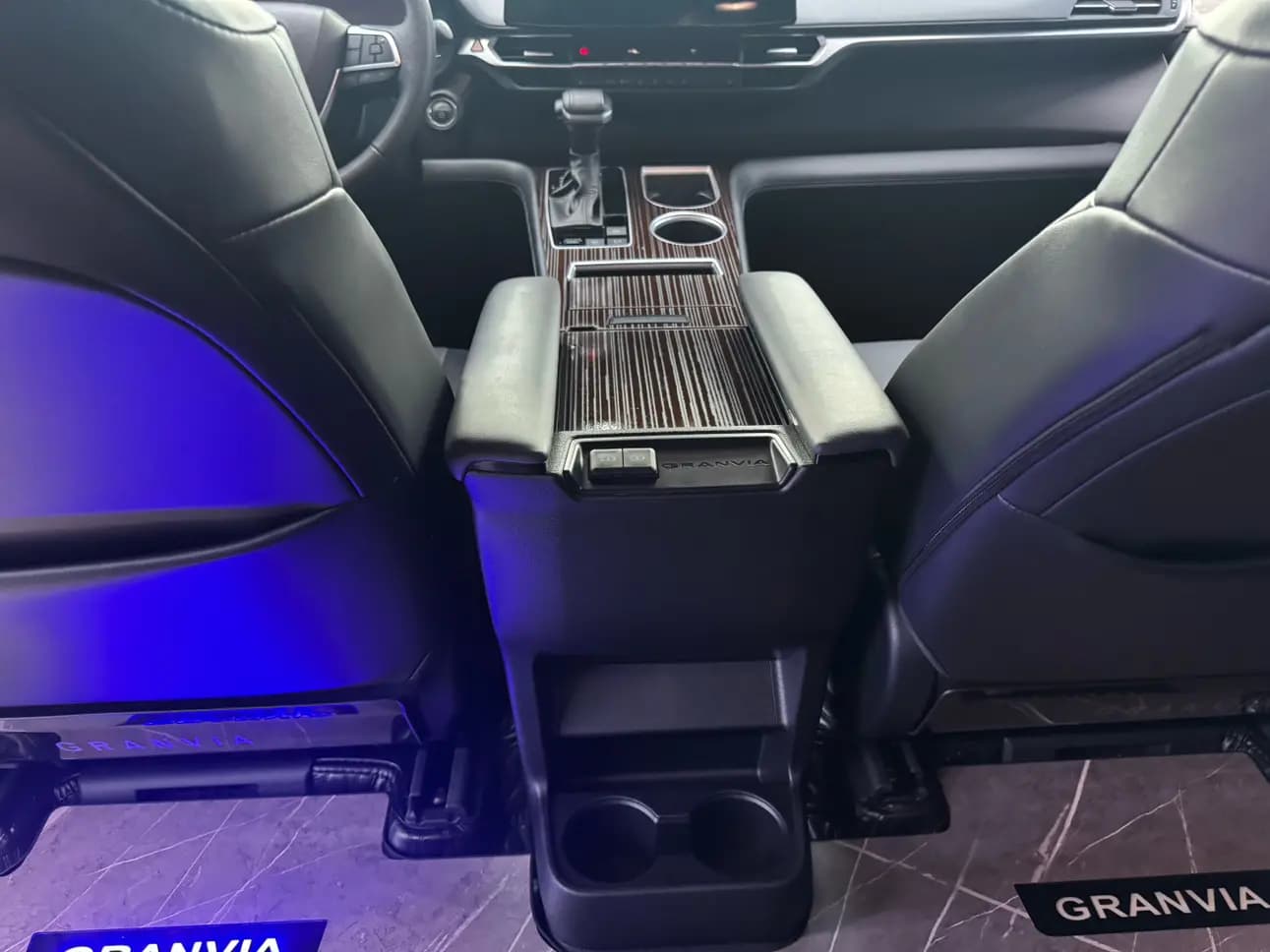 Toyota Granvia 2024 г. 25590 км. — фото 19