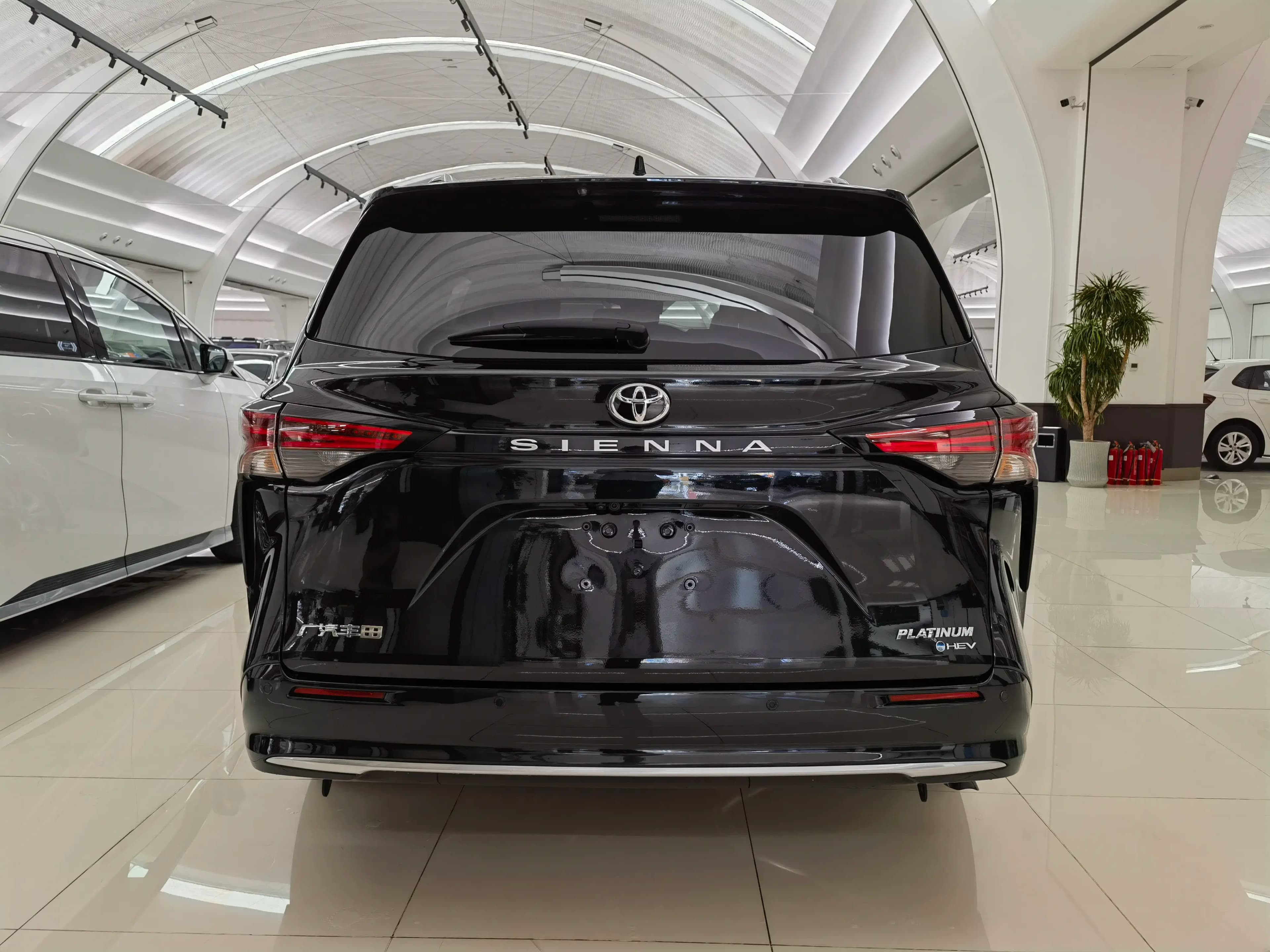Toyota Sienna 2024 г. 3711 км. — фото 3