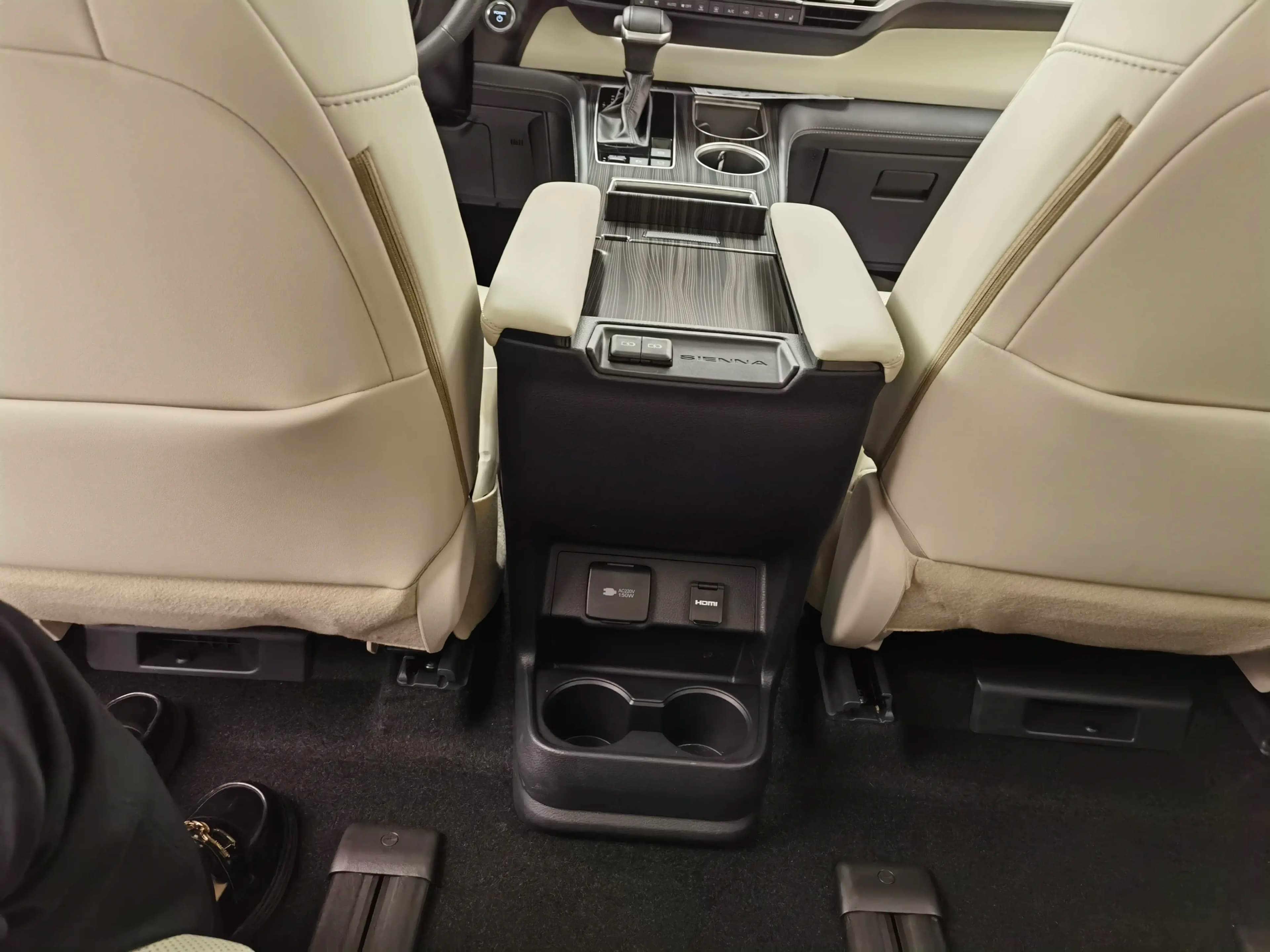 Toyota Sienna 2024 г. 3711 км. — фото 10