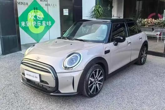 MINI 2023 г. 9121 км.