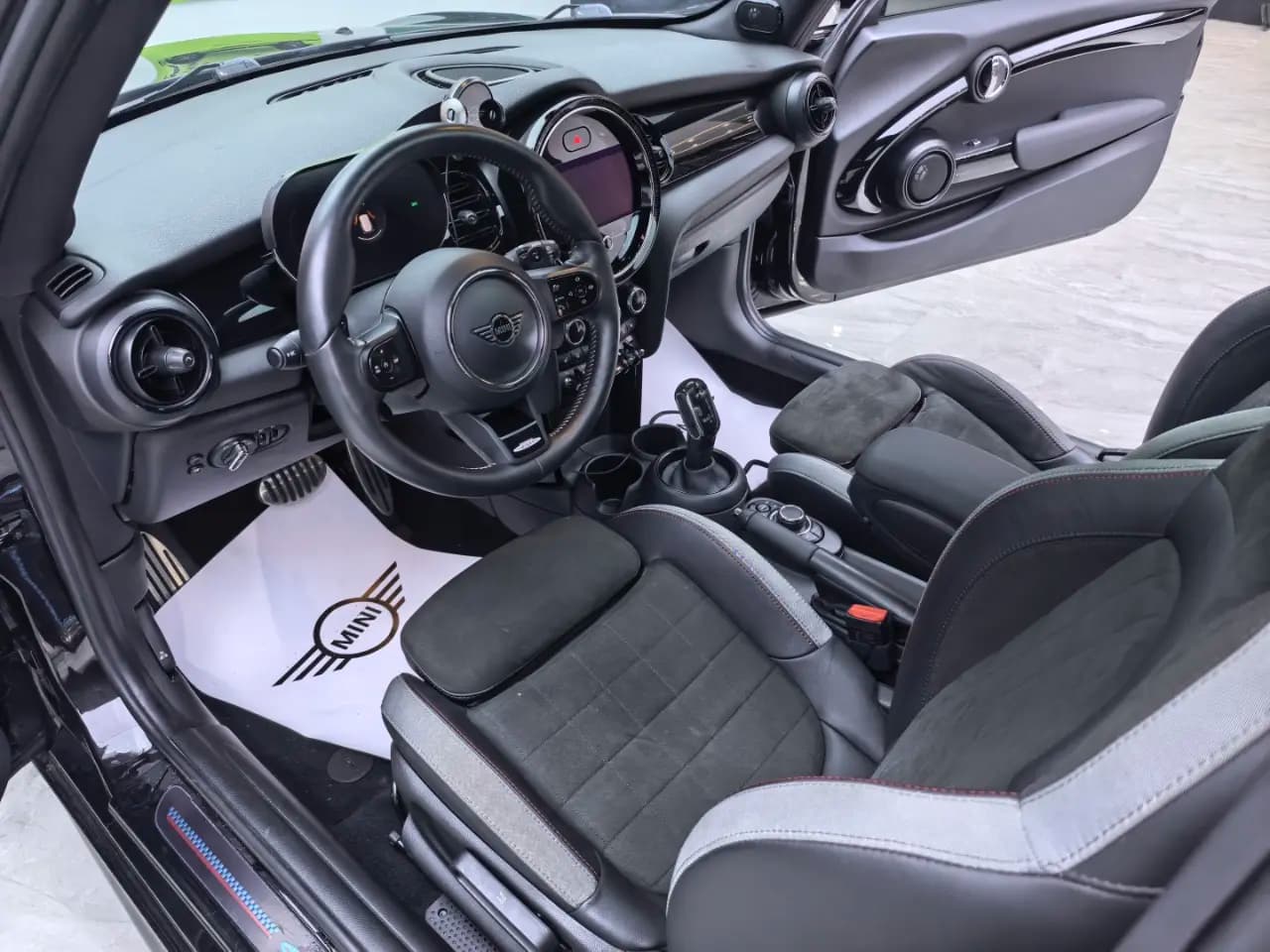 MINI  2021 г. 32000 км. — фото 12