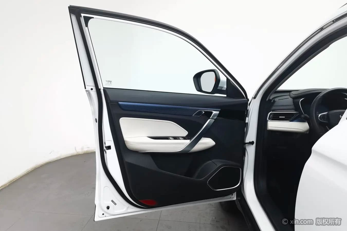 Geely Atlas 2023 г. 28700 км. — фото 21