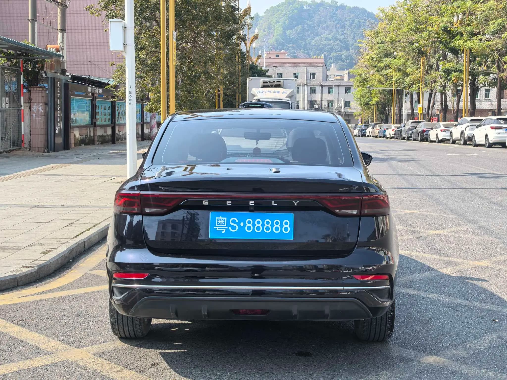 Geely Emgrand 2023 г. 40097 км. — фото 6