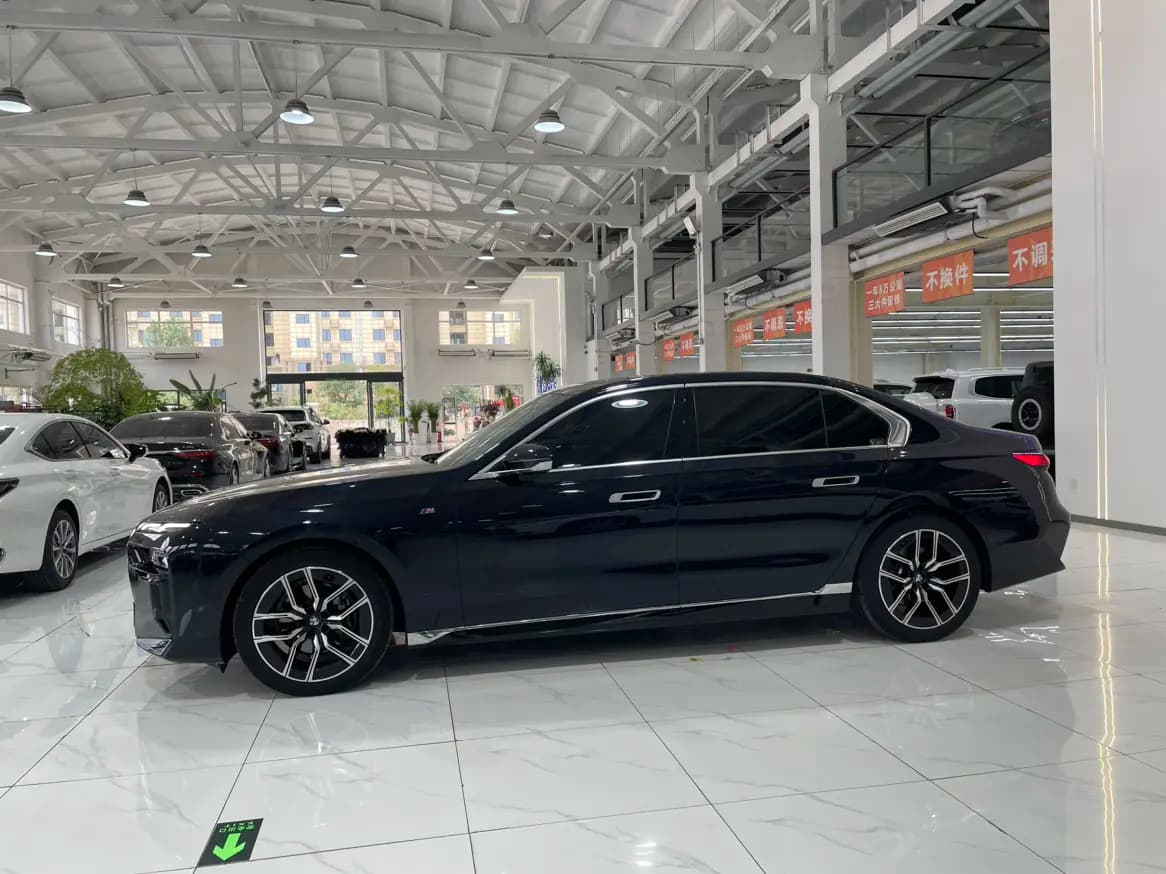 BMW 7 Series 2024 г. 24703 км. — фото 4