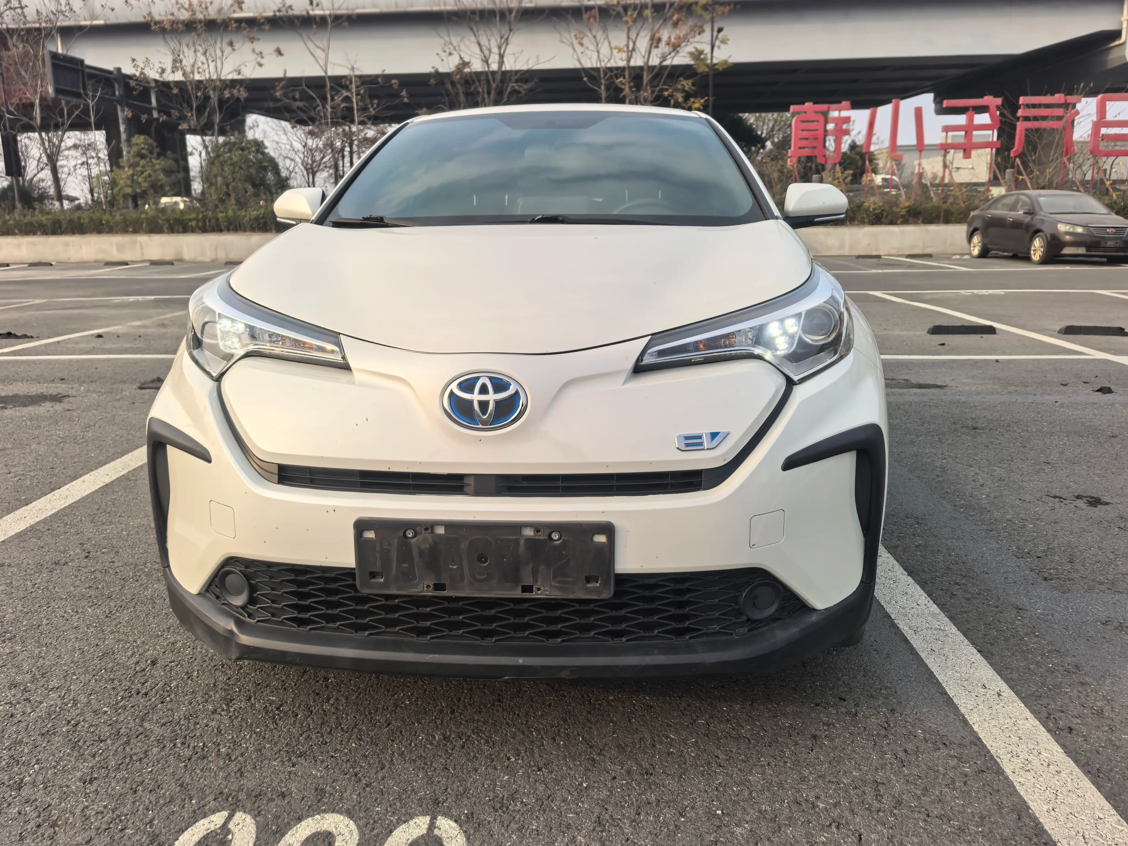 Toyota C-HR EV 2021 г. 82869 км. — фото 2