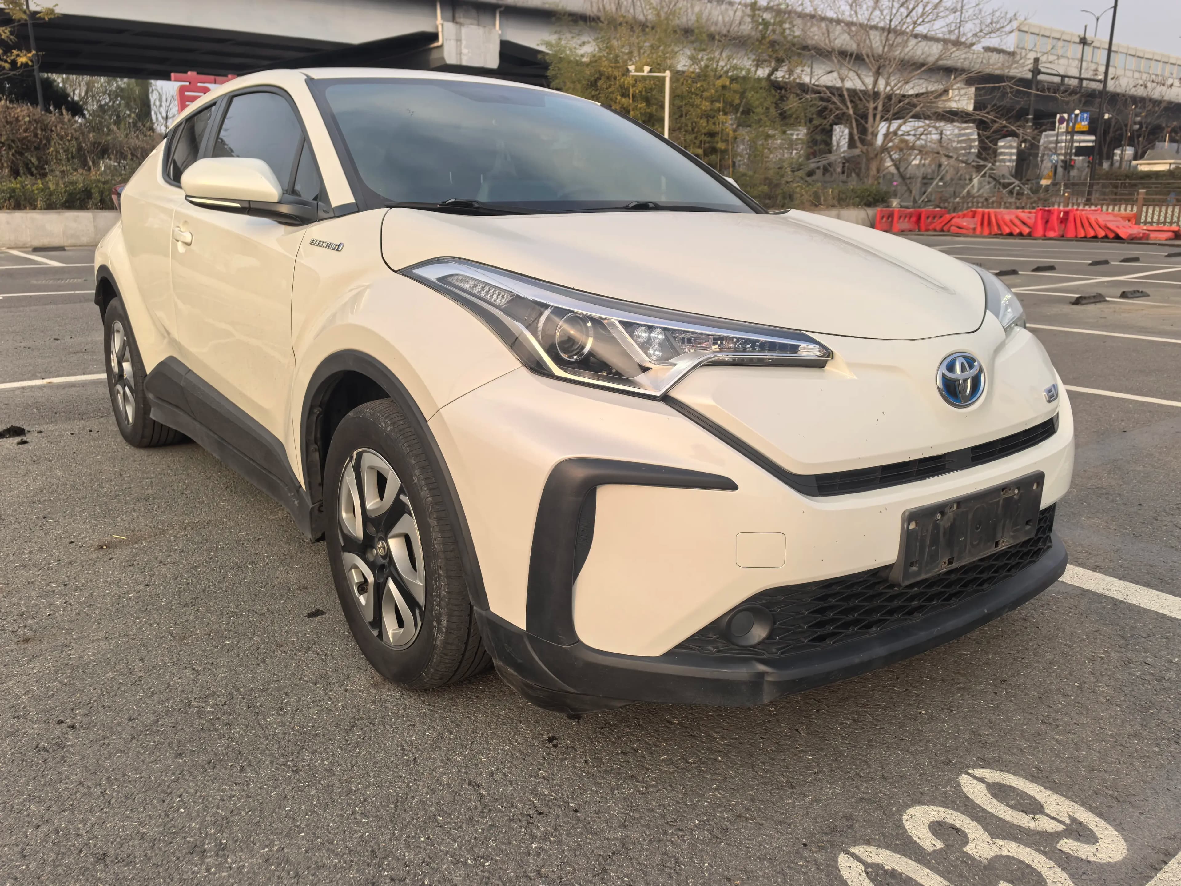 Toyota C-HR EV 2021 г. 82869 км. — фото 3