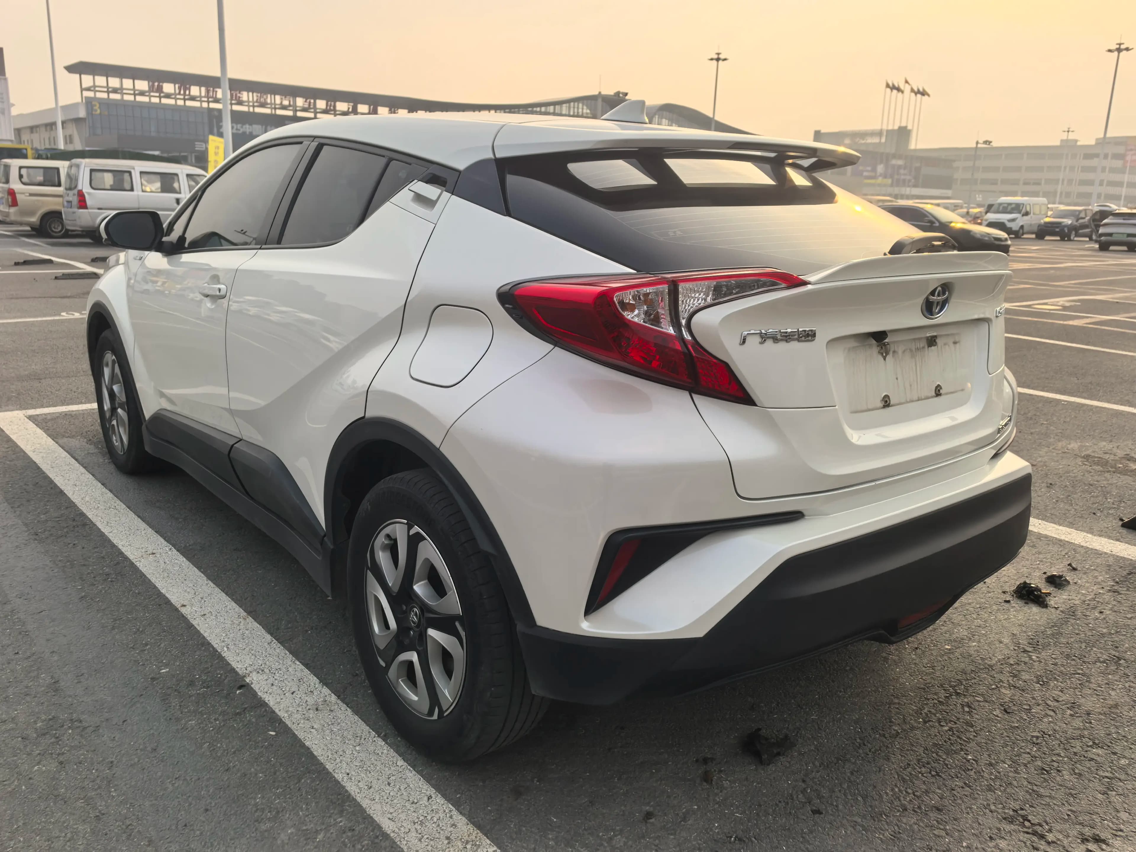 Toyota C-HR EV 2021 г. 82869 км. — фото 4