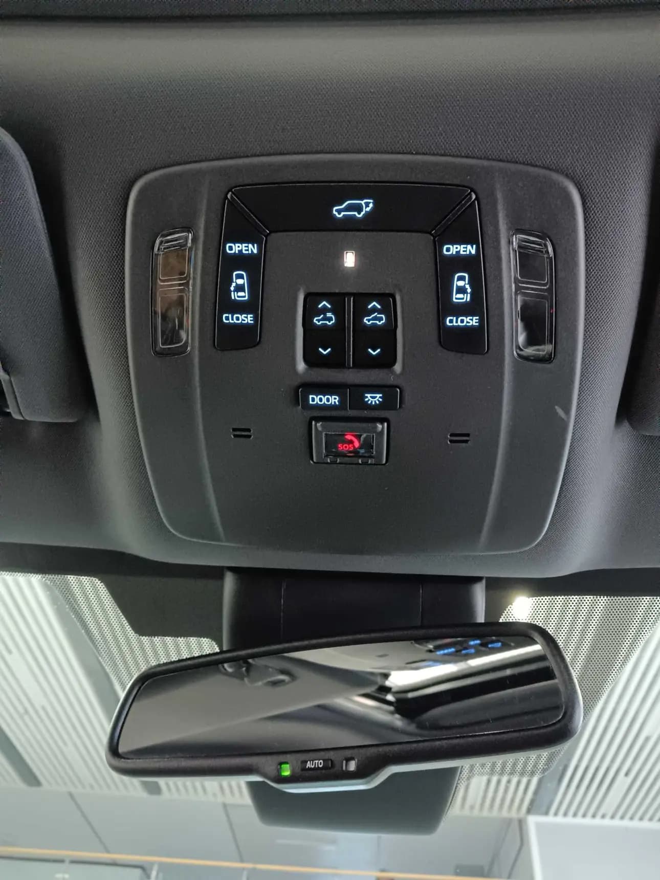 Toyota Sienna 2023 г. 76047 км. — фото 15