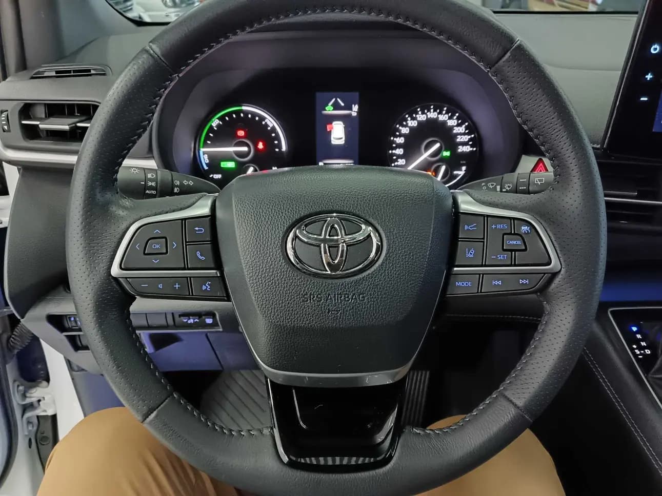 Toyota Sienna 2023 г. 76047 км. — фото 18
