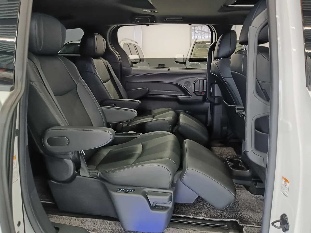 Toyota Sienna 2023 г. 76047 км. — фото 22