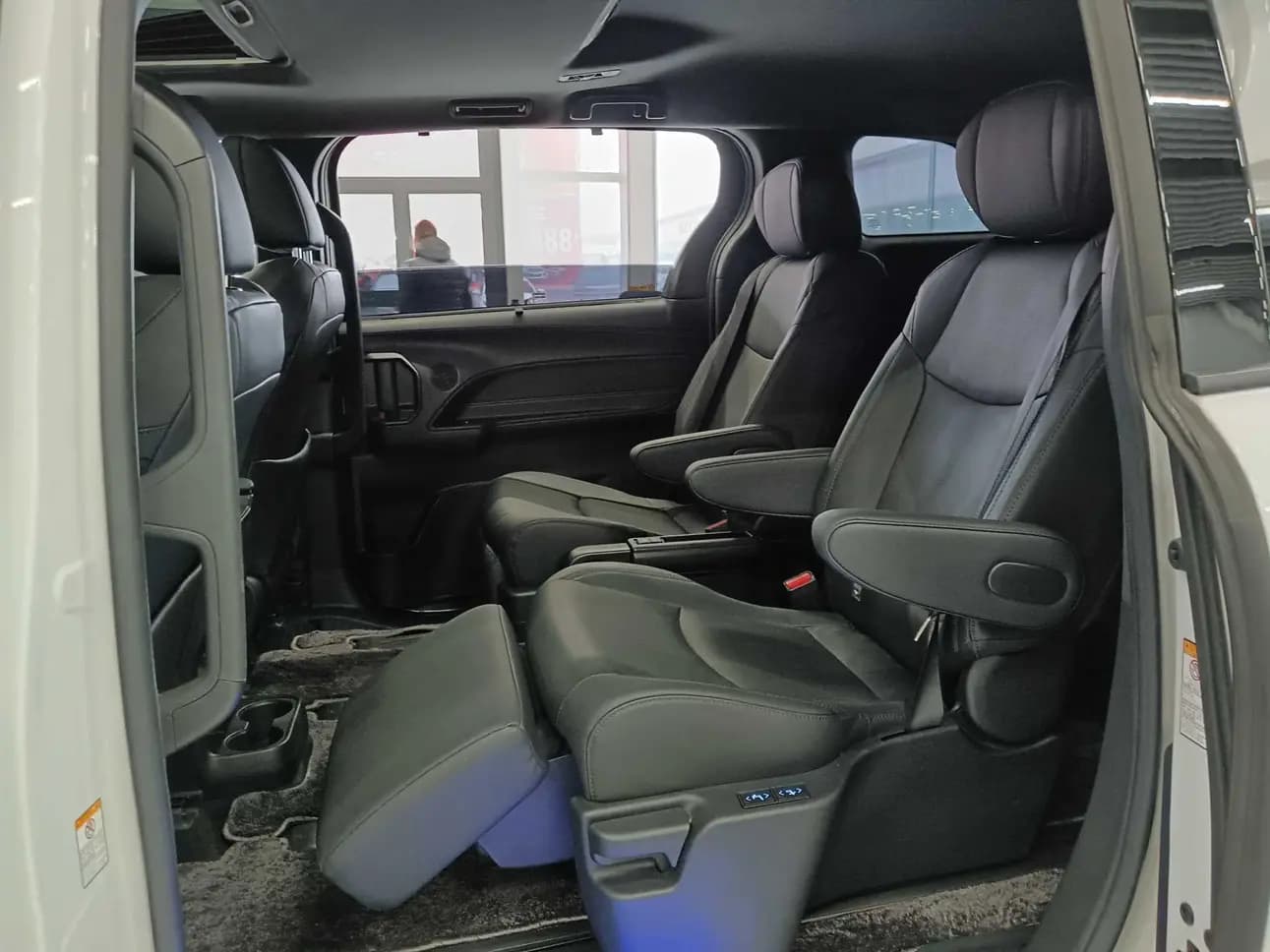 Toyota Sienna 2023 г. 76047 км. — фото 23