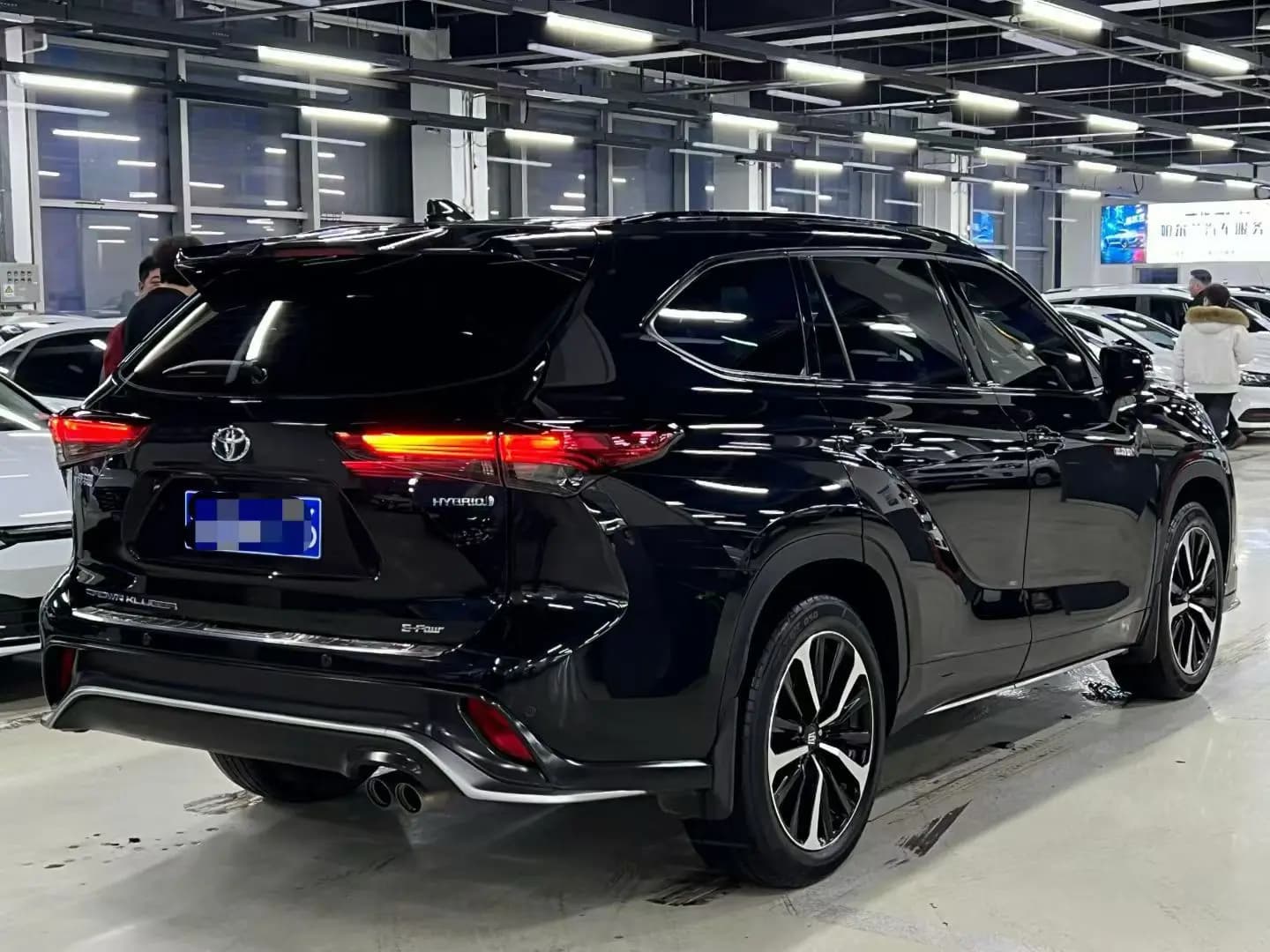 Toyota Crown Kluger 2022 г. 120147 км. — фото 6