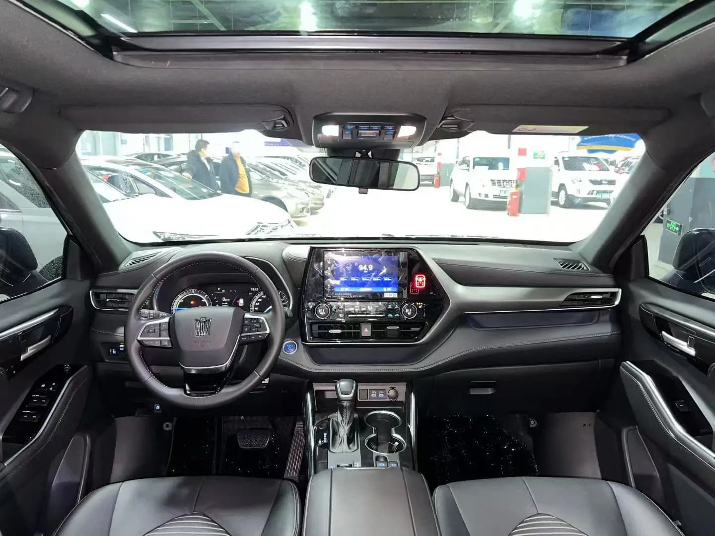 Toyota Crown Kluger 2022 г. 120147 км. — фото 7