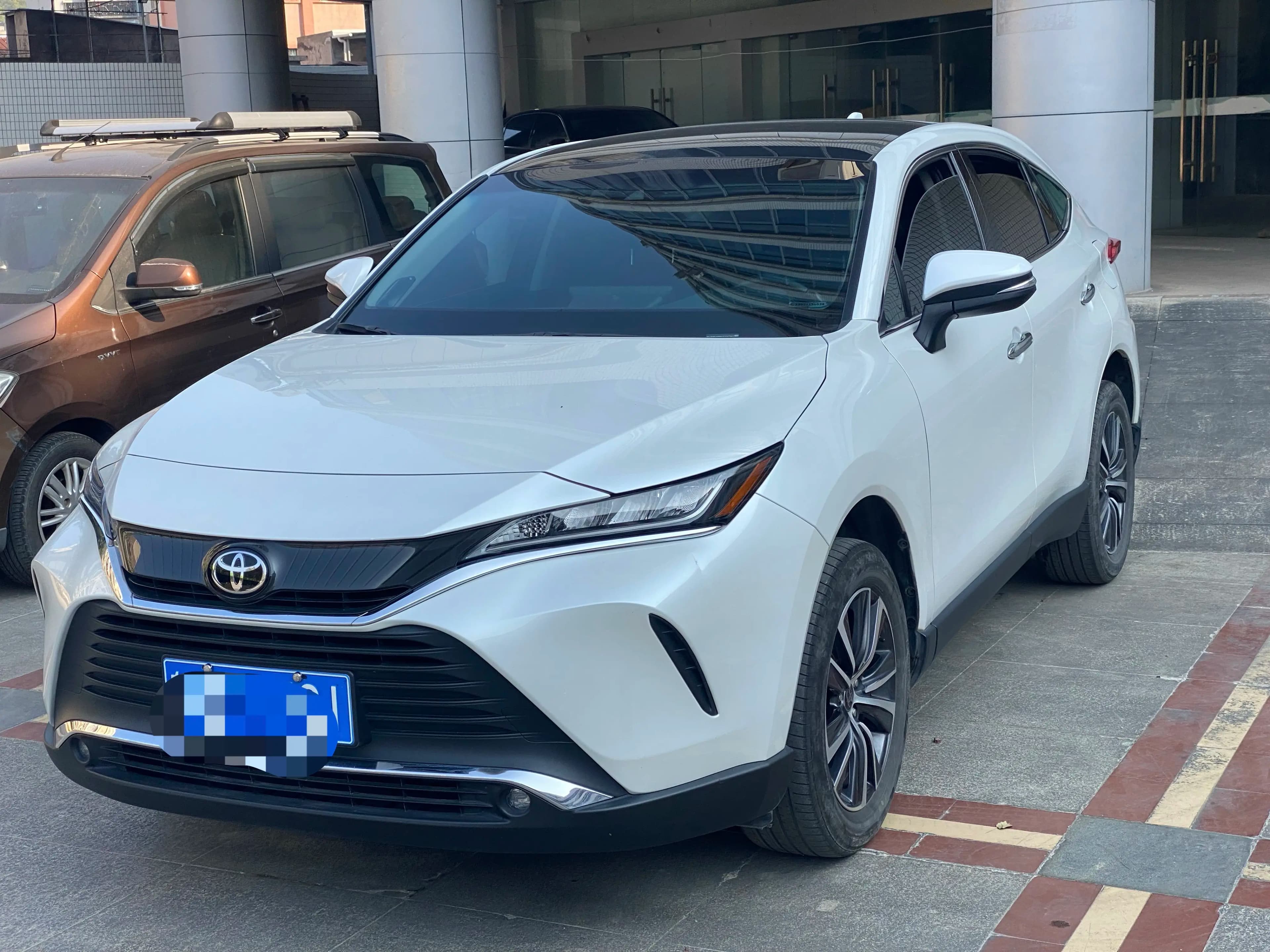 Toyota Harrier 2023 г. 41014 км. — фото 3