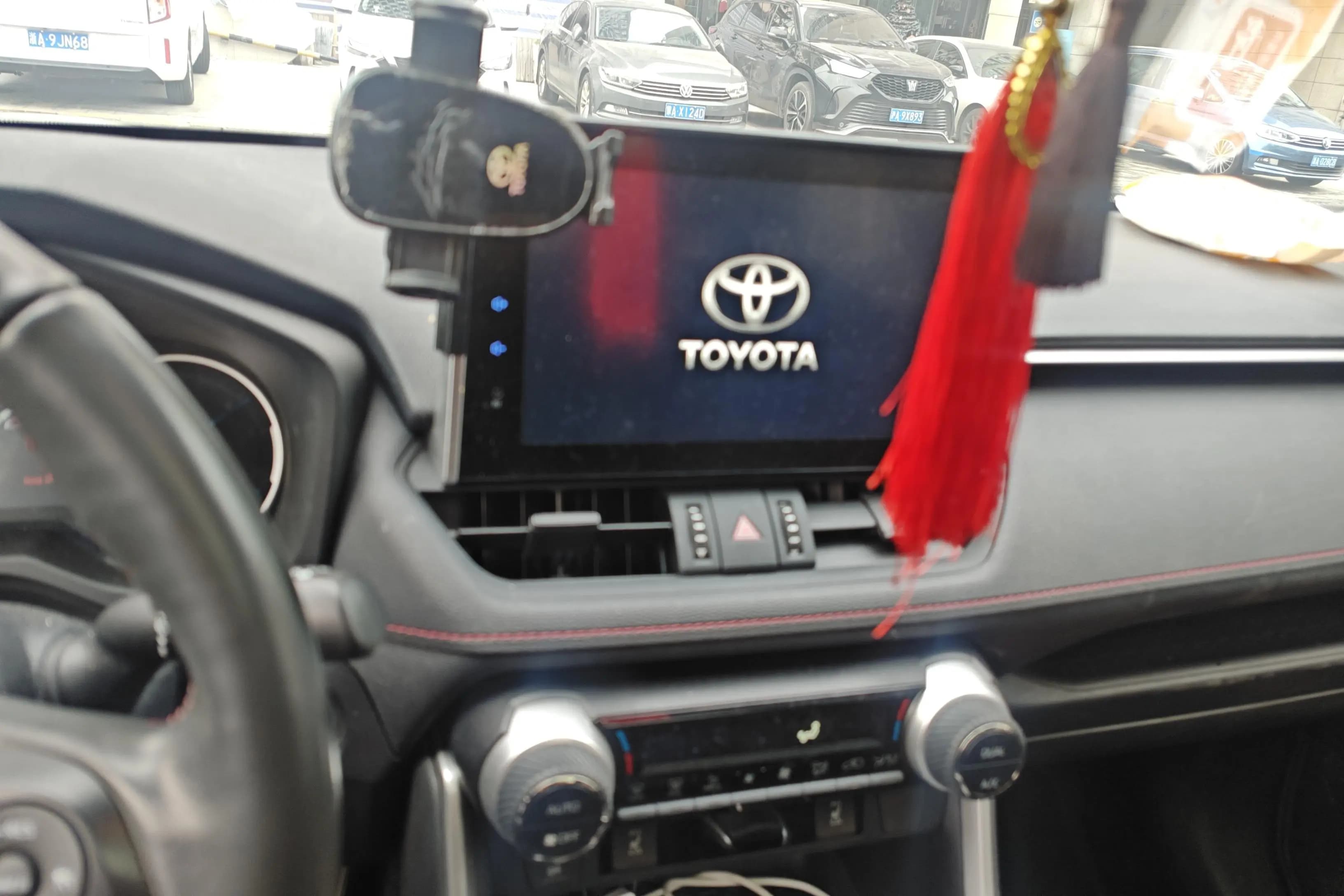 Toyota RAV4 Rongfang PHEV 2021 г. 44792 км. — фото 12