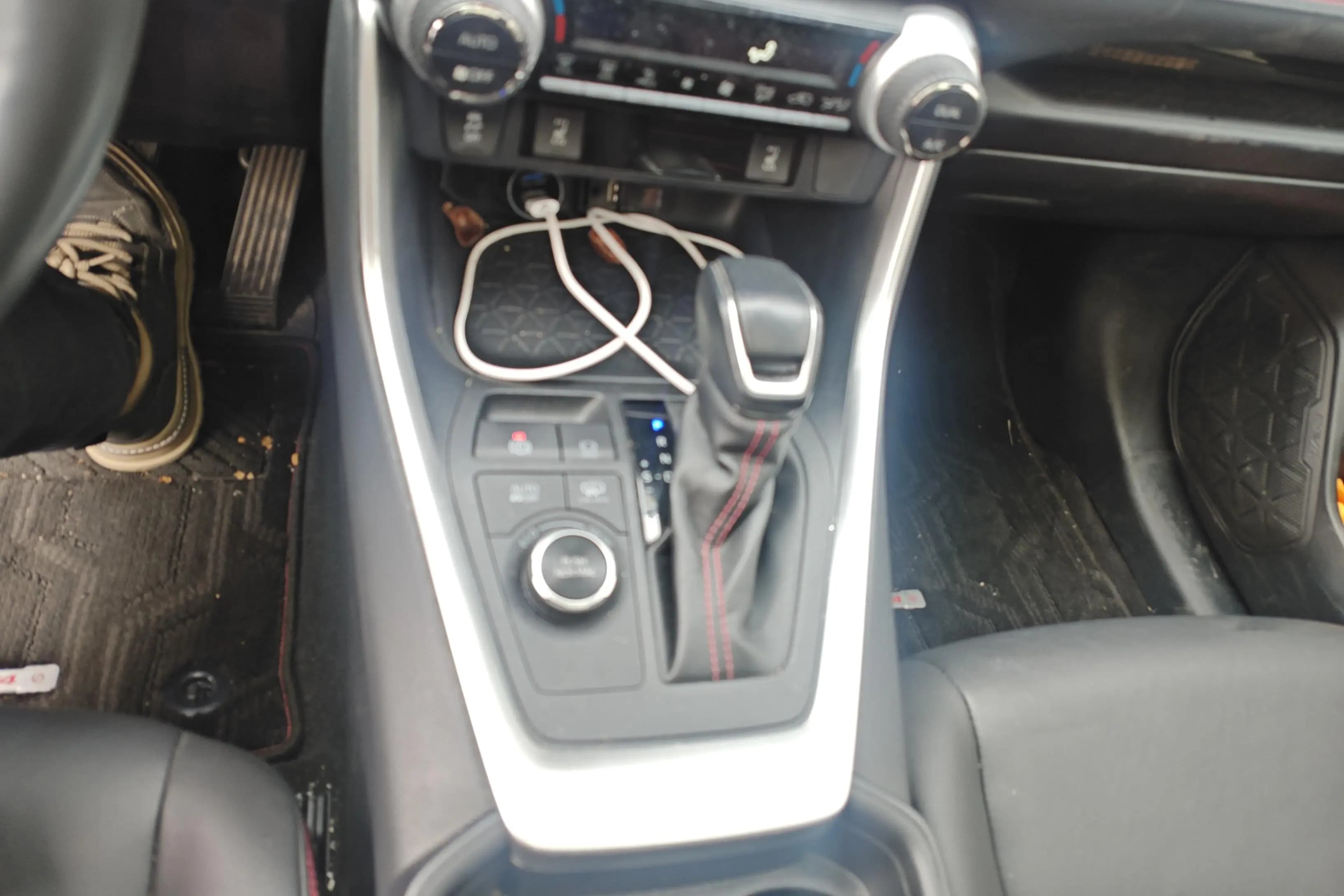 Toyota RAV4 Rongfang PHEV 2021 г. 44792 км. — фото 15